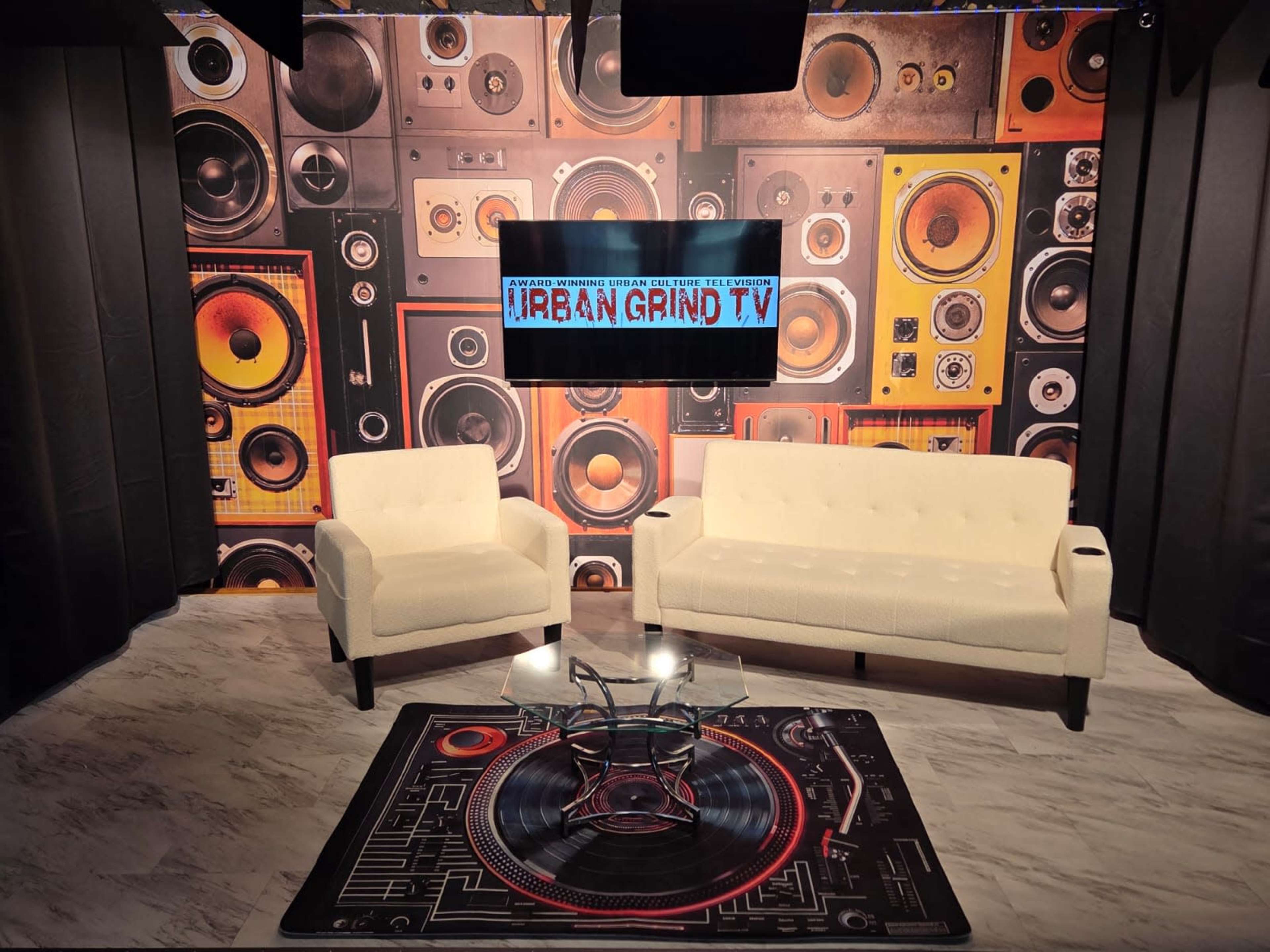 Professional TV Set, Podcast Studio, Photo Studio, Audio Recording Studio & Meeting Space! Image in Proviso Township, Forest Park, IL