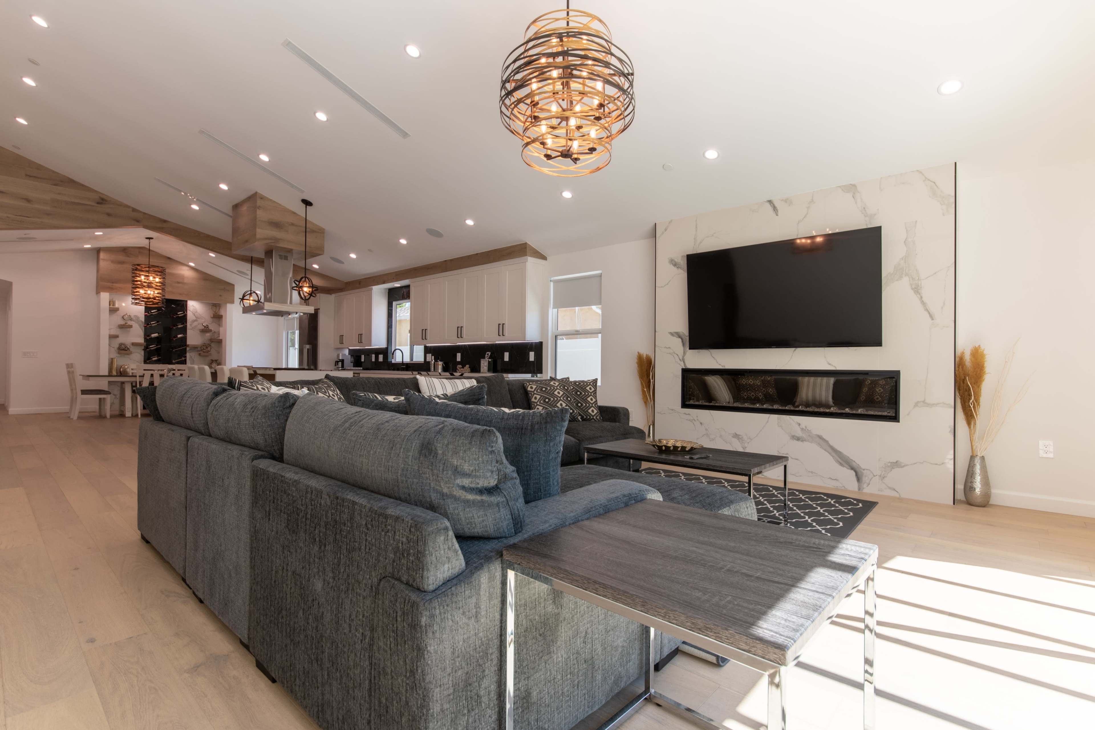 LA New Modern Vaulted Ceiling Home with Pool, North Hollywood, CA ...