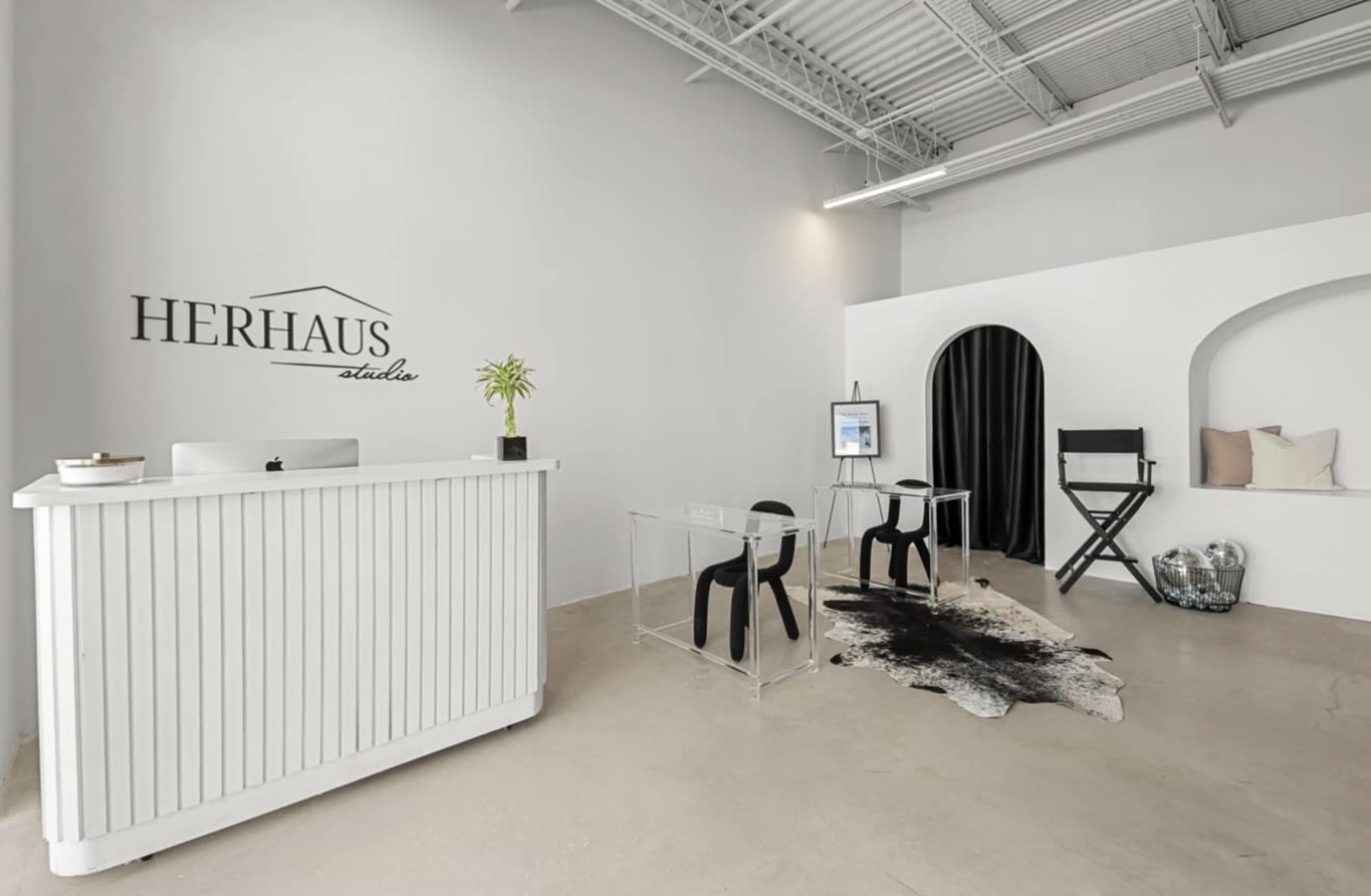 Aesthetic Photo Studio Image in Progresso Village, Fort Lauderdale, FL