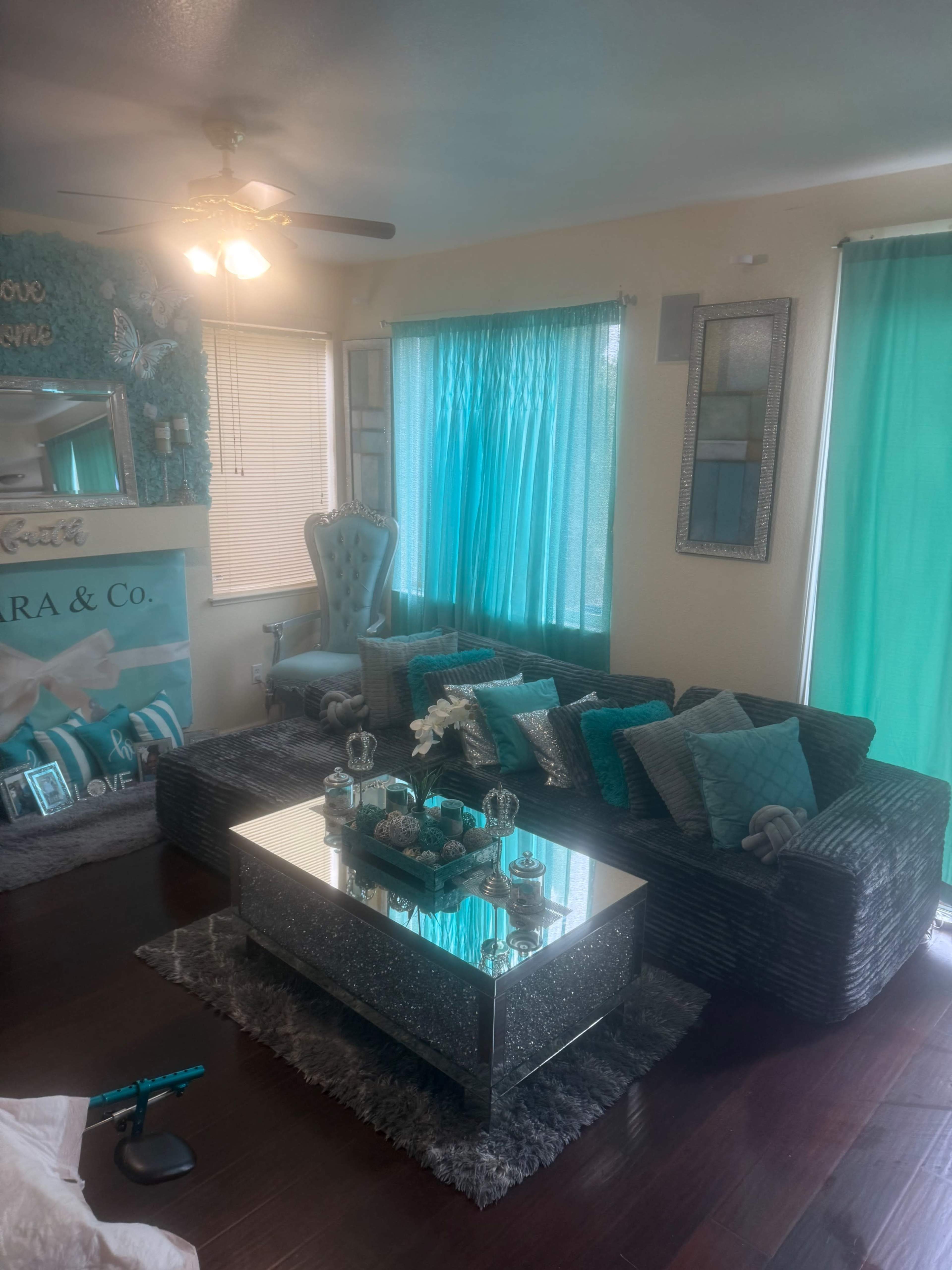 Girlie blinged out photo opportunity space Image in Antioch, Antioch, CA