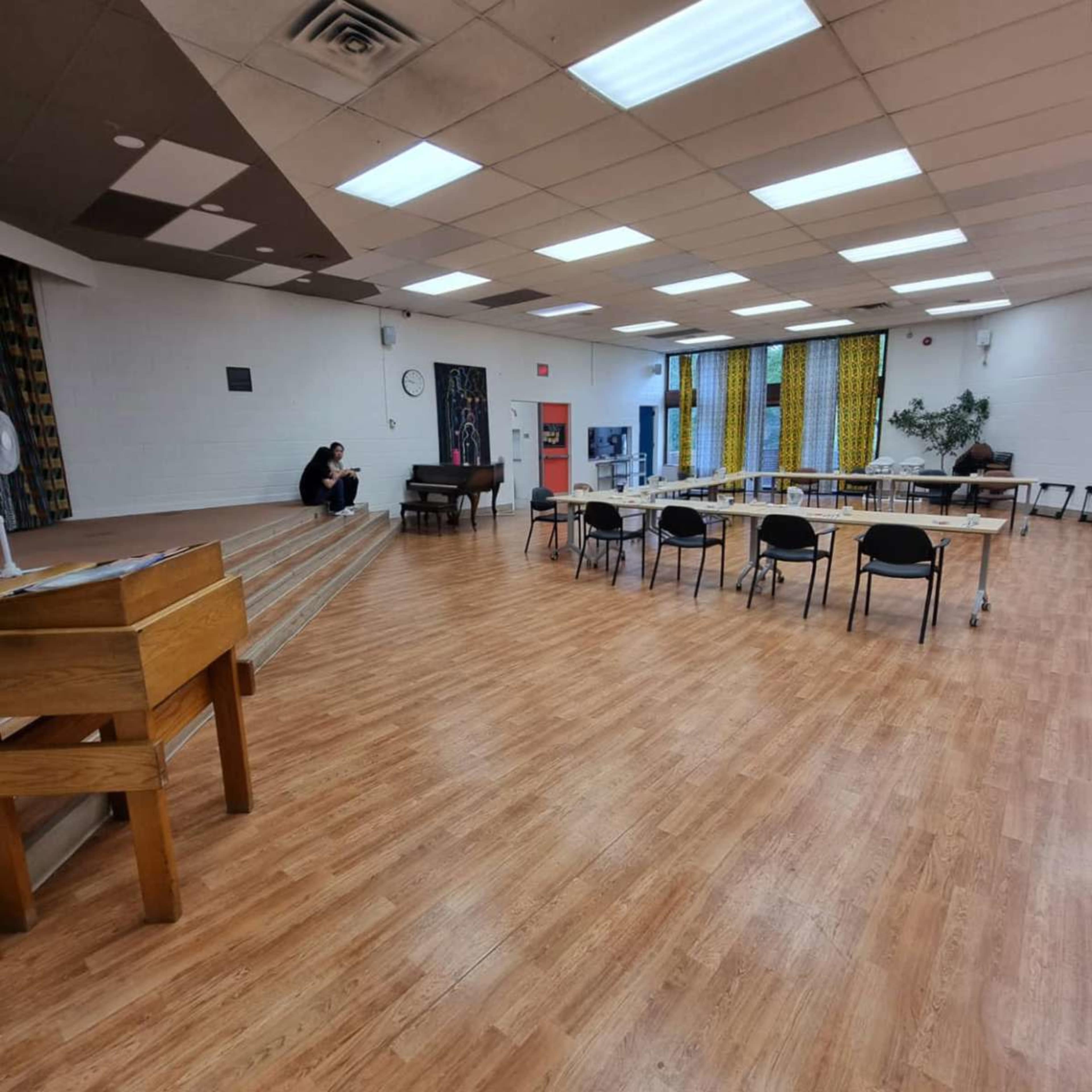 Private Meeting Room – Warden Woods Community Centre Image in Oakridge, Scarborough, ON