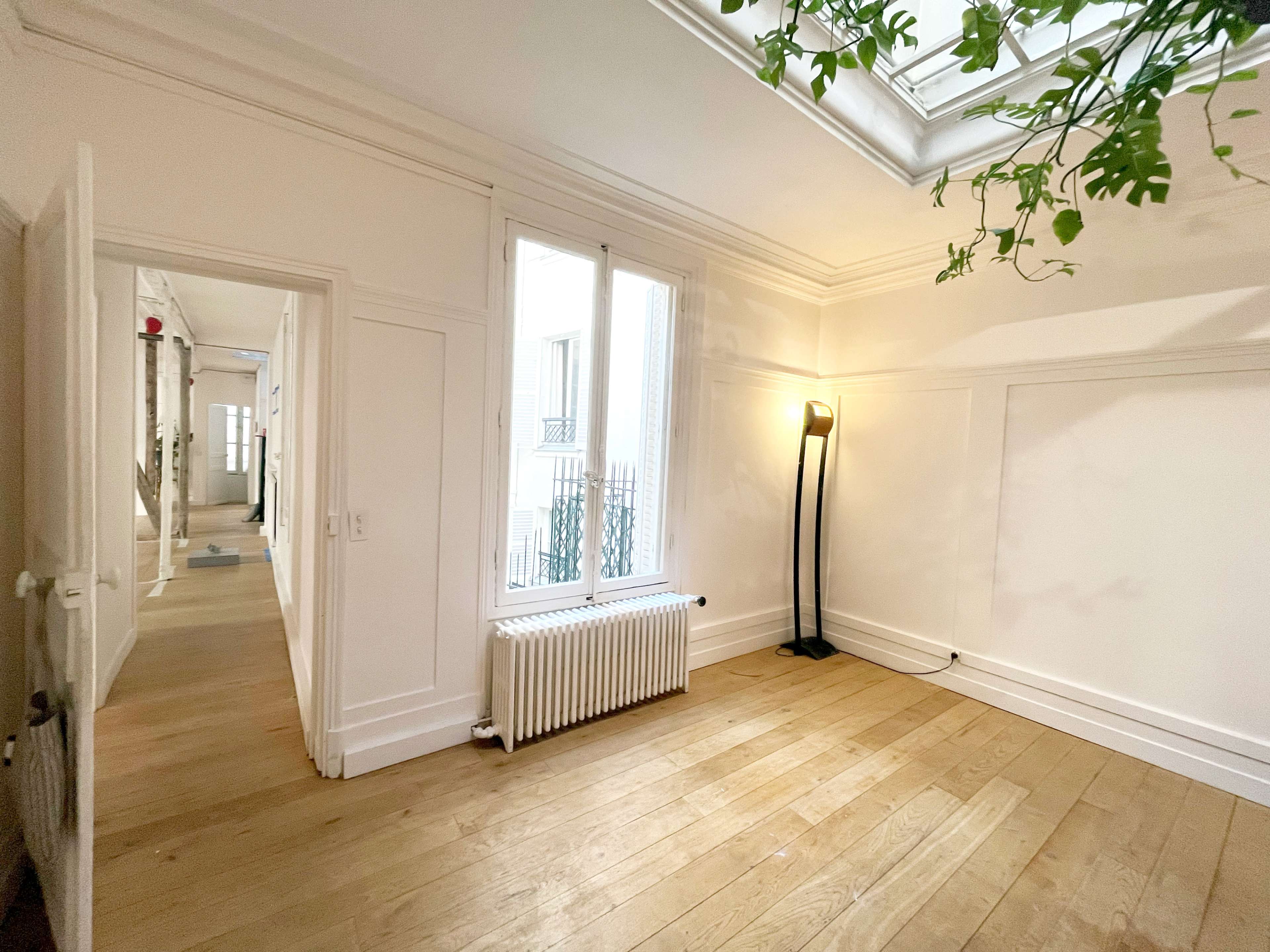 Showroom en centre ville, immeuble hausmanien Image in Place Vendôme, paris