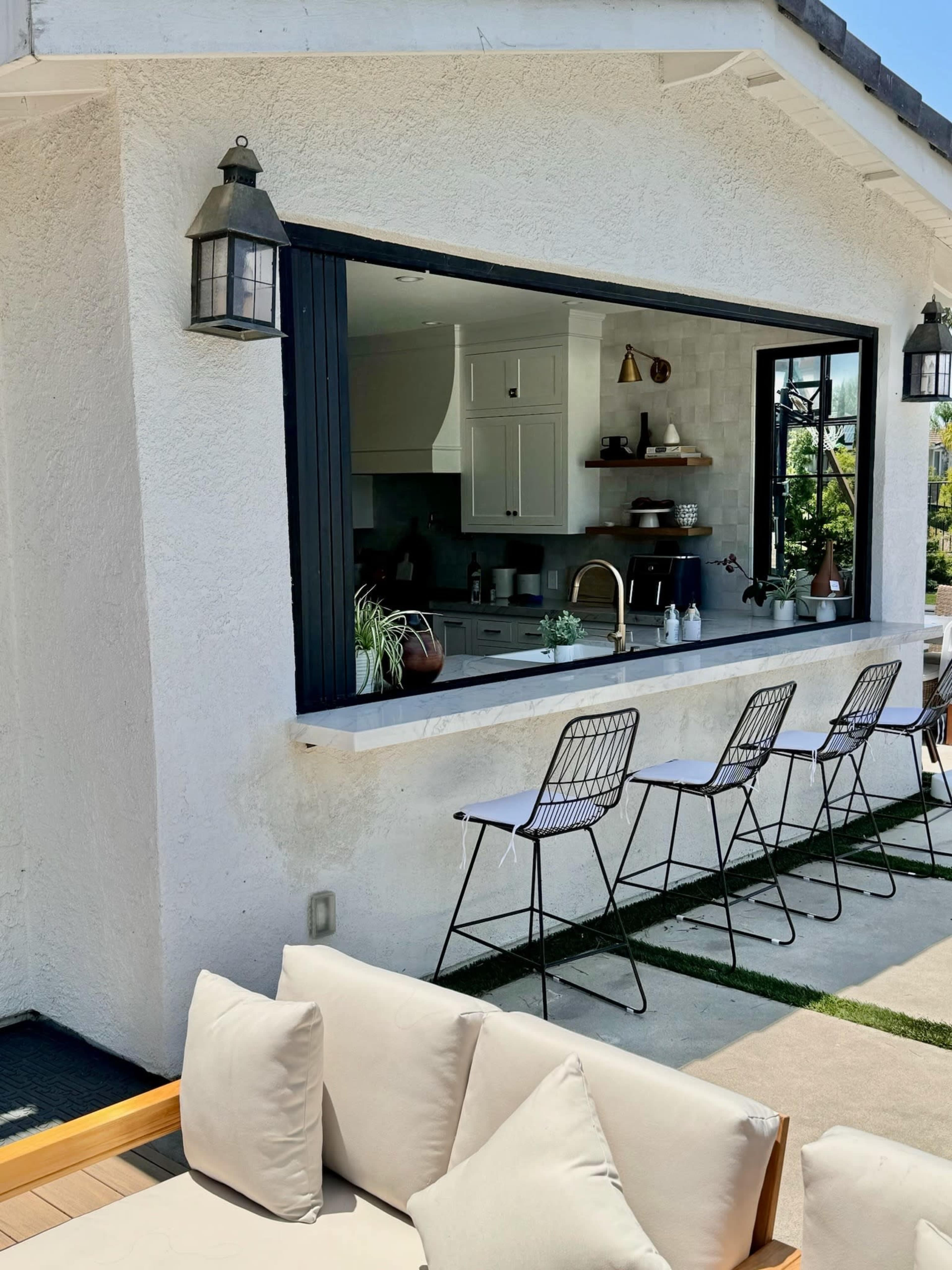 Spacious designer living area, large chef's kitchen, oversized pool, jacuzzi, with privacy and sunset views— perfect for entertaining! Image in Mission Viejo, Mission Viejo, CA