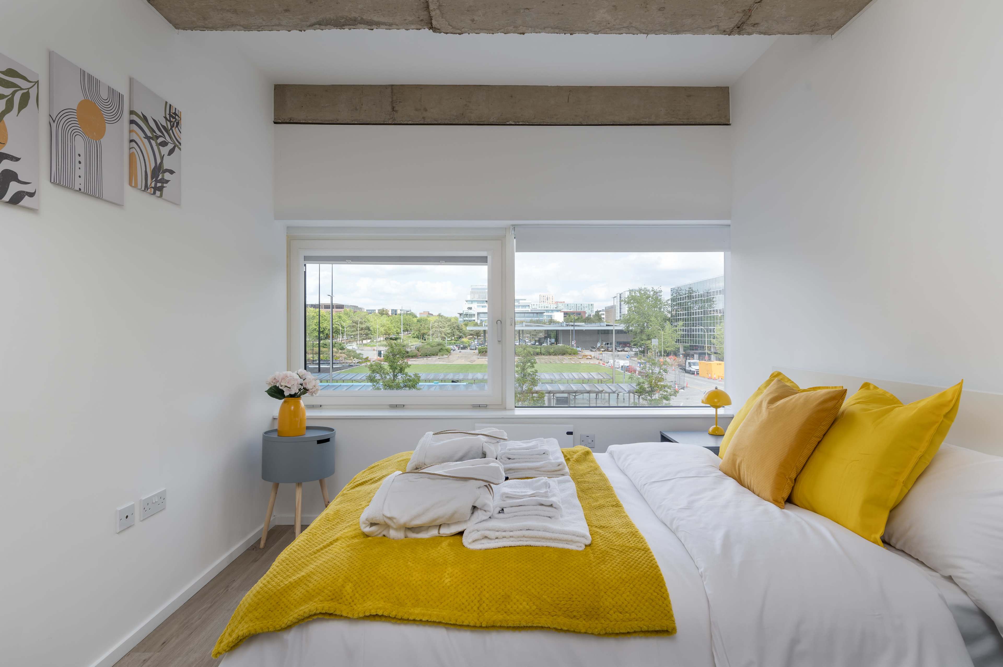 Elegant MK City Centre Apartment – Ideal for Business Travel & Production Teams Image in Central Milton Keynes, Milton Keynes, ENG