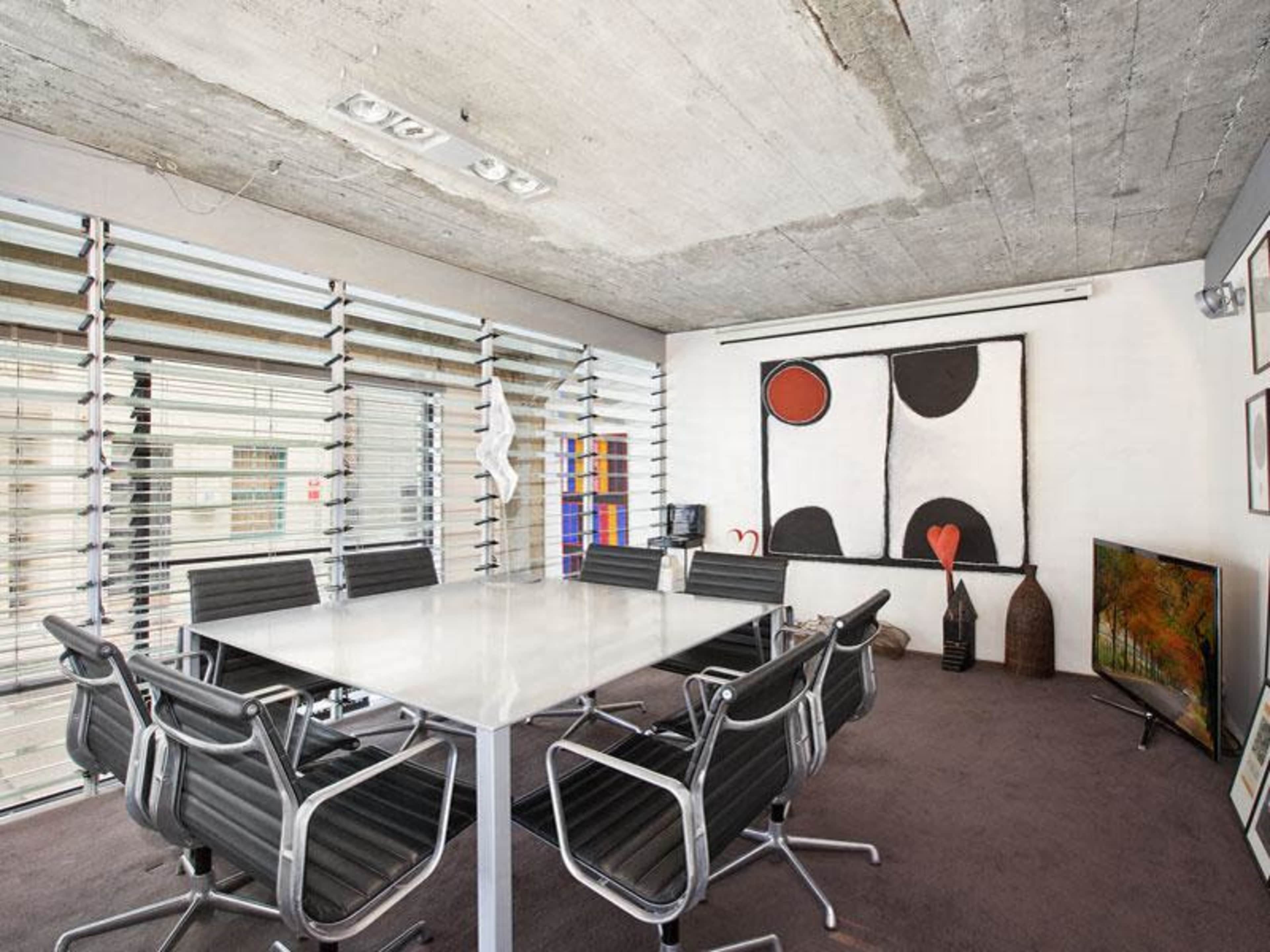 RARE!! MASSIVE LUXURIOUS DESIGNER WAREHOUSE with MASSIVE PRIVATE ROOFTOP GARDEN w PANARAMIC CITY VIEWS! MULTI AWARD WINNING ARCHITECTURALLY DESIGNED BY WORLD REKNOWN ARCHITECT DALE JONES-EVANS!! PERFECT SURRY HILLS LOC & FREE ONSITE GARAGE PARKING FOR MULTIPLE CARS!!! Image in Surry Hills, Surry Hills, NSW