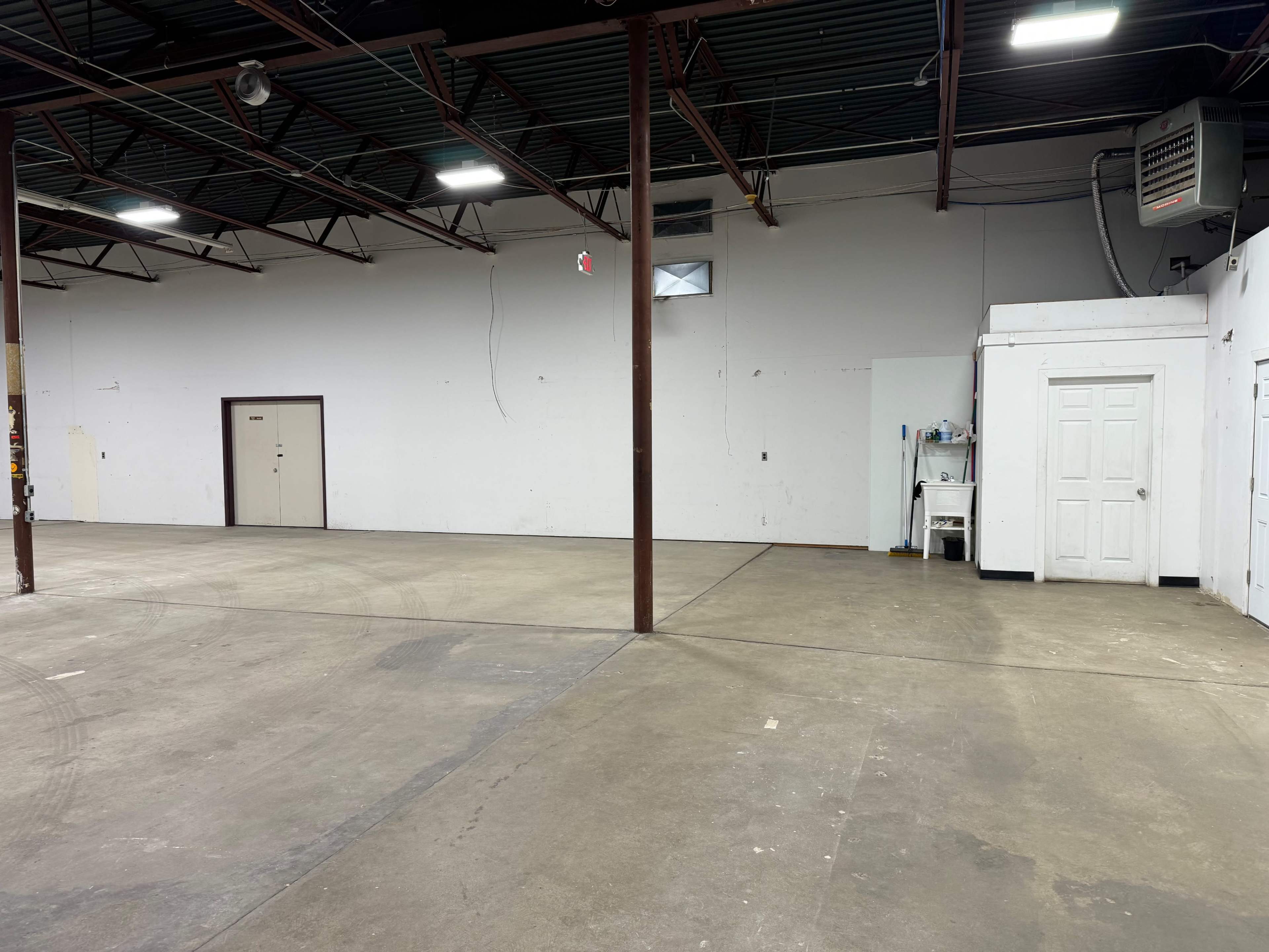 Industrial Warehouse Creative Space Image in Oak Park, oak park, MI