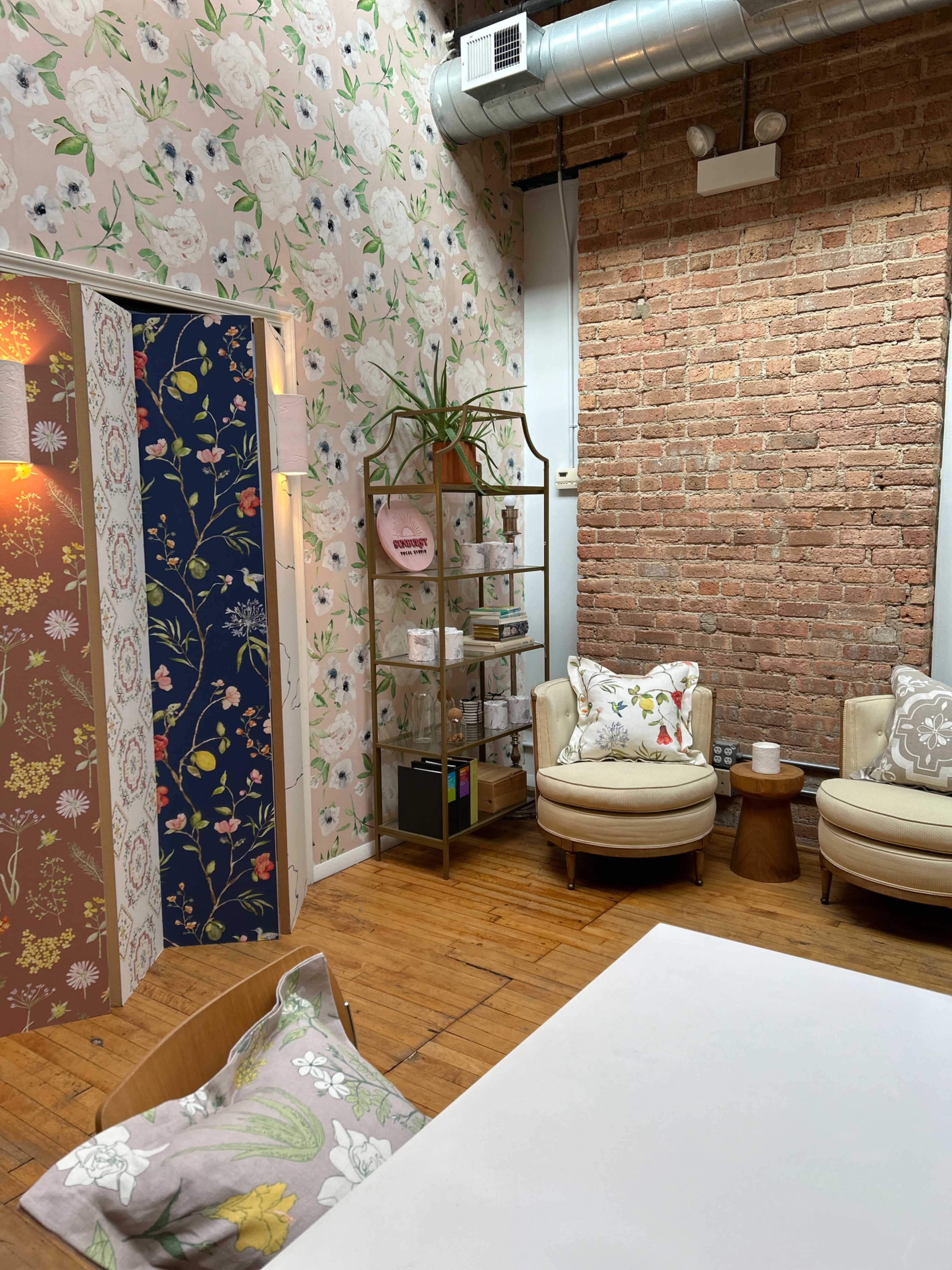 Ravenswood Light Filled Loft Image in Lake View, Chicago, IL