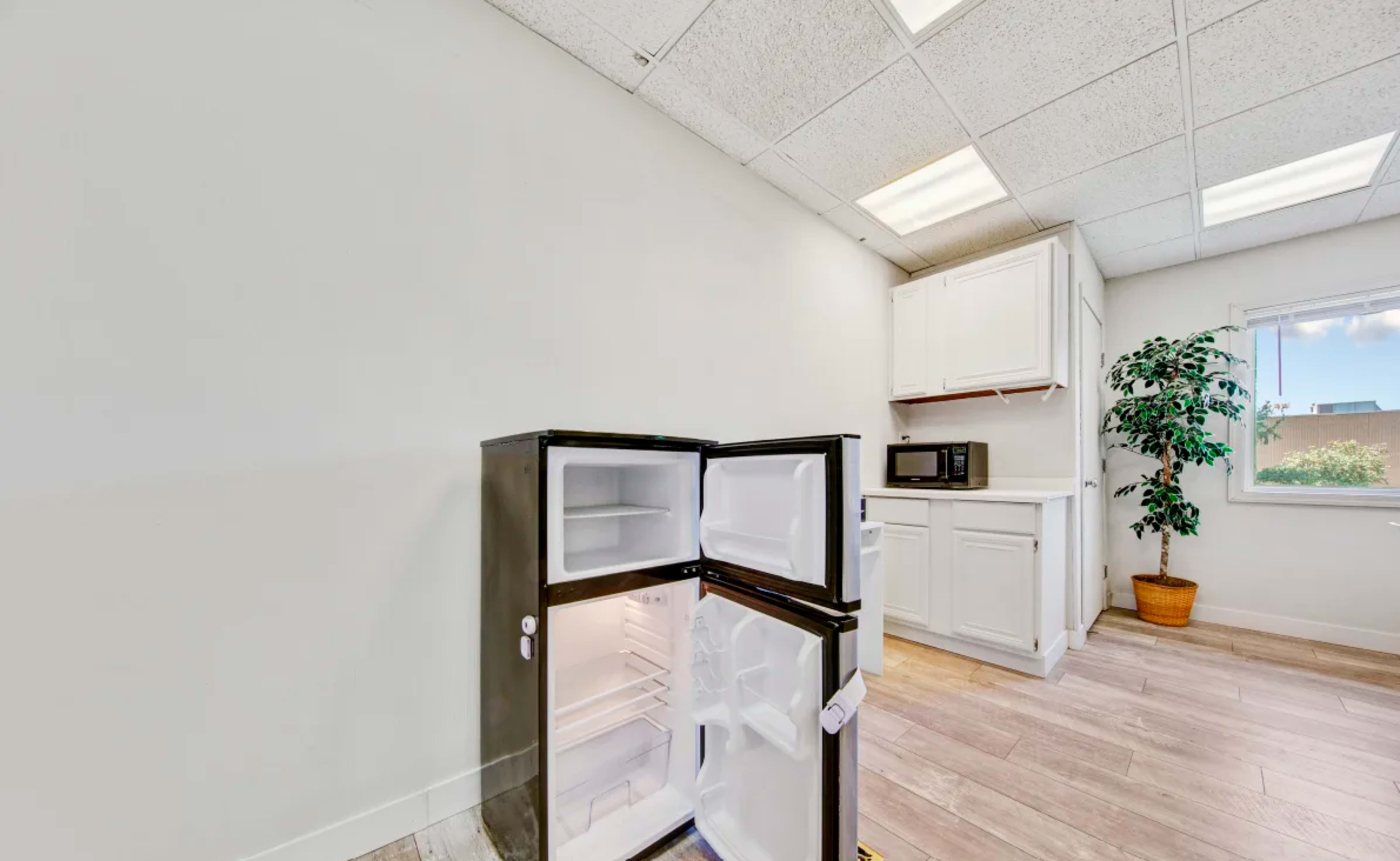 Cheerful & Spacious Individual, and Group rental with FREE Parking, Coffee, Tea etc Image in Brooklyn Park, BROOKLYN PARK, MN