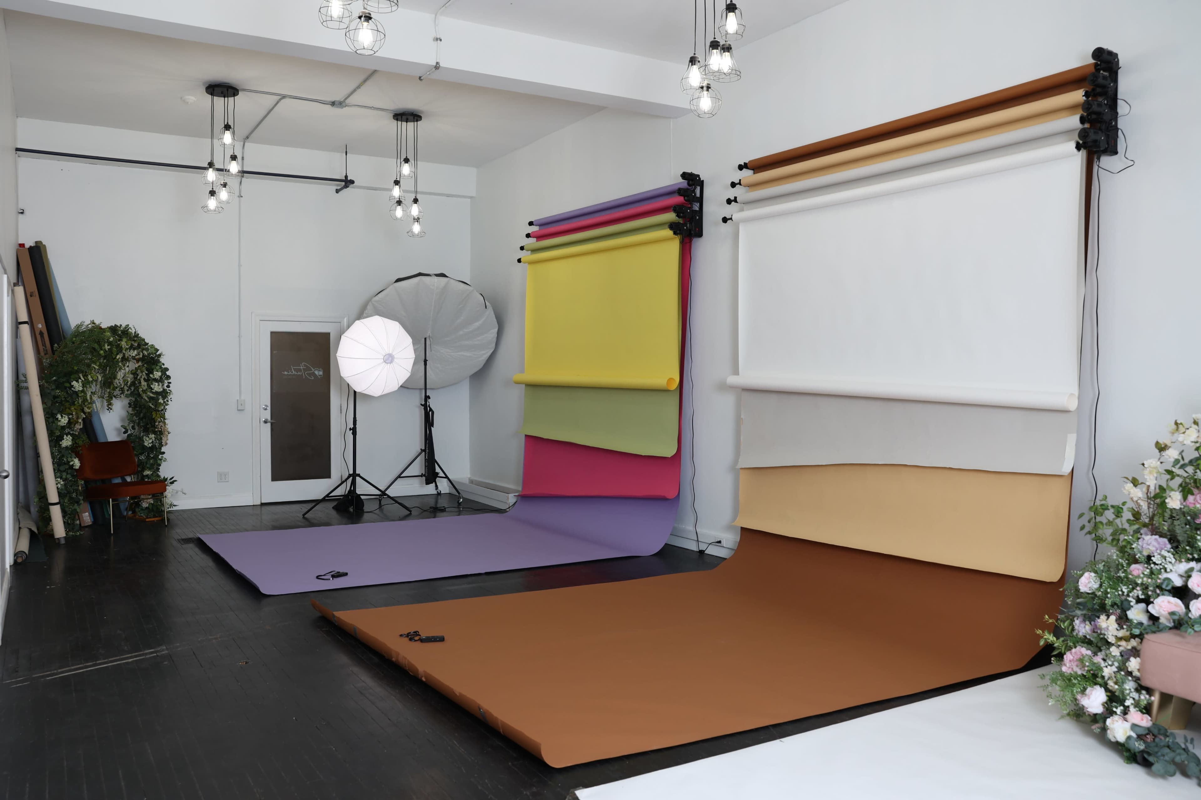 Large Airy Studio on the Fox River Image in Batavia Township, Batavia, IL