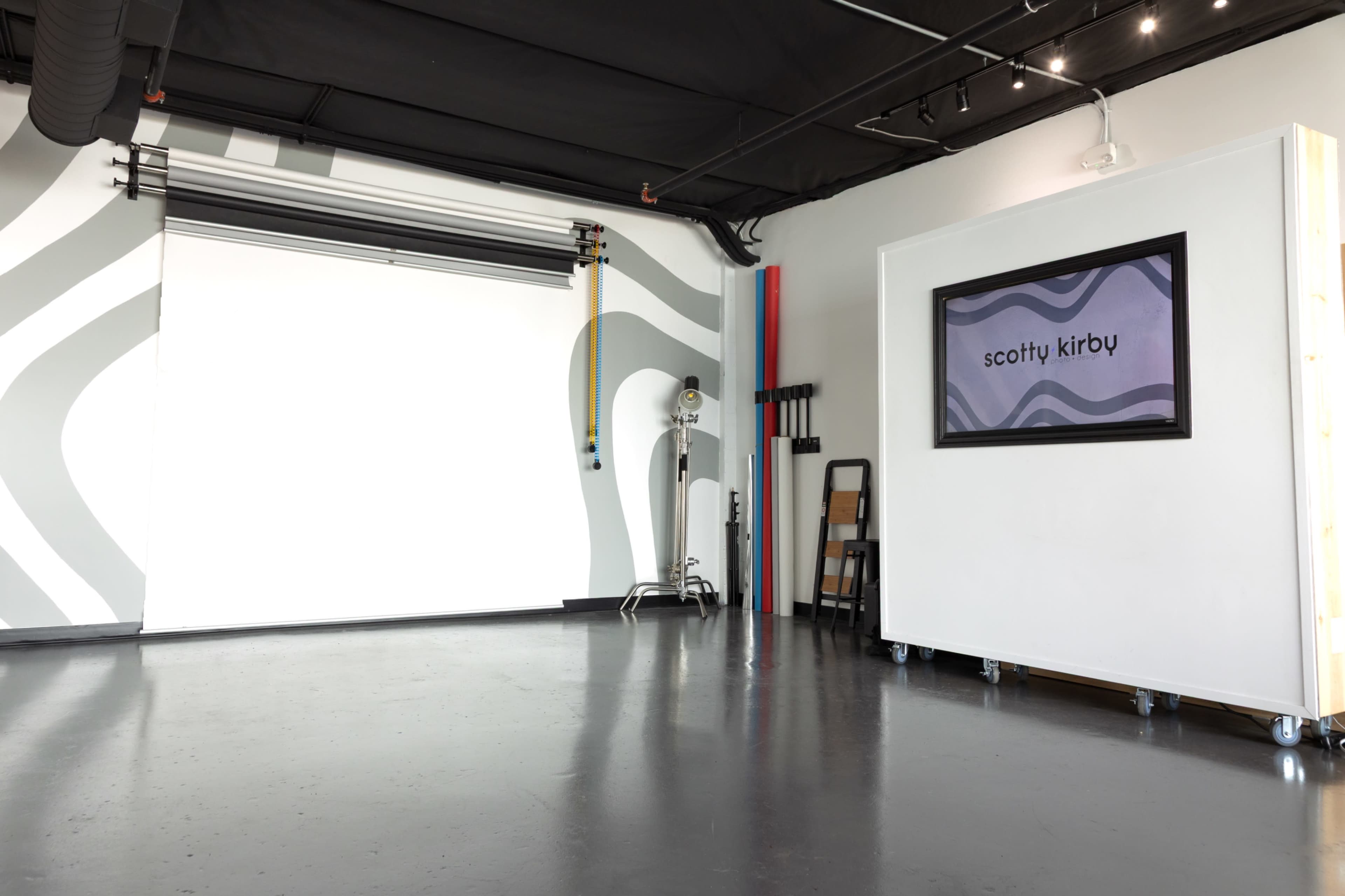 Modern Melrose/Midtown Photo Studio Image in Encanto Village, Phoenix, AZ