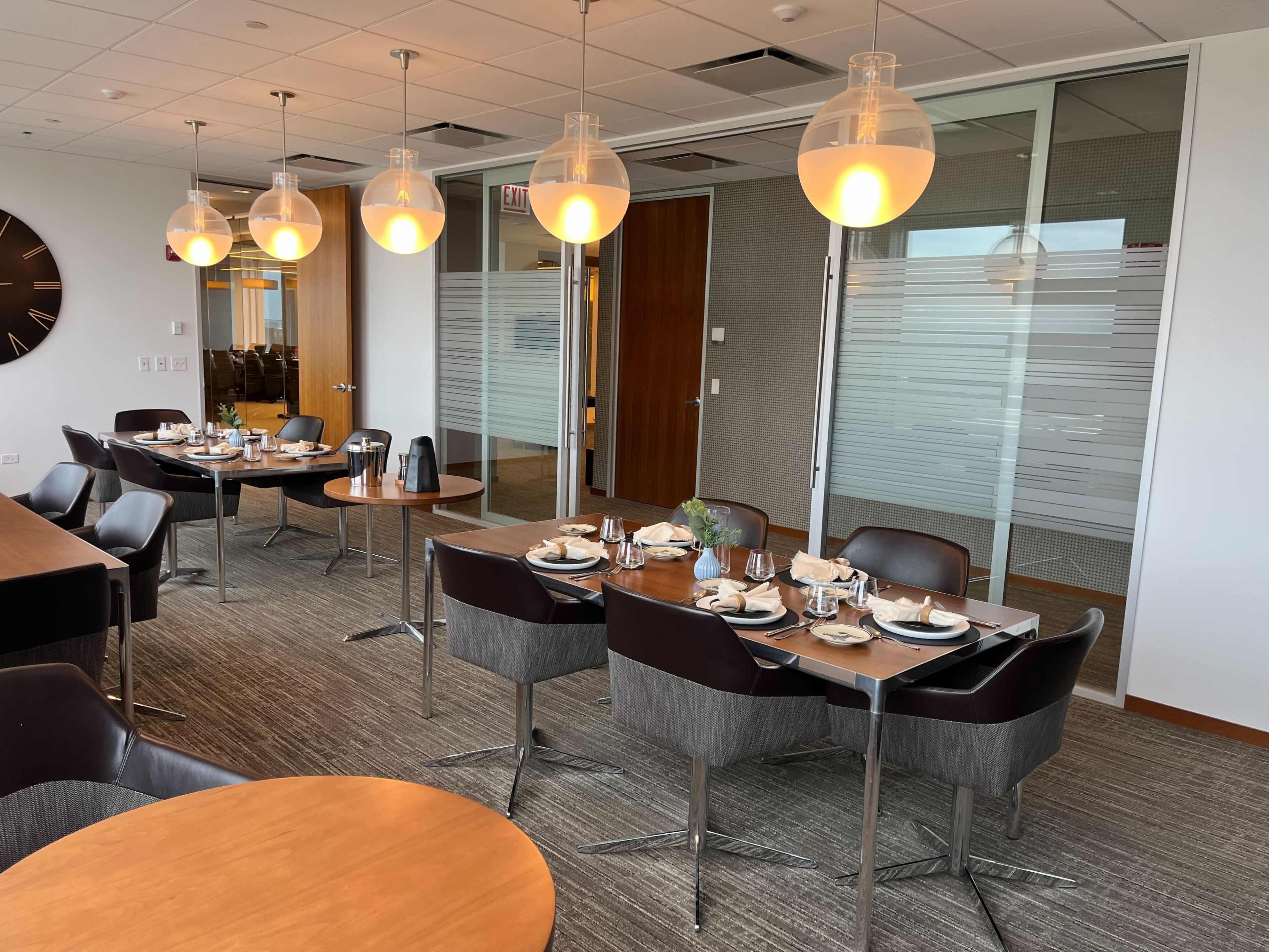 Upscale Suburban Dining Room Image in Schaumburg Township, Schaumburg, IL
