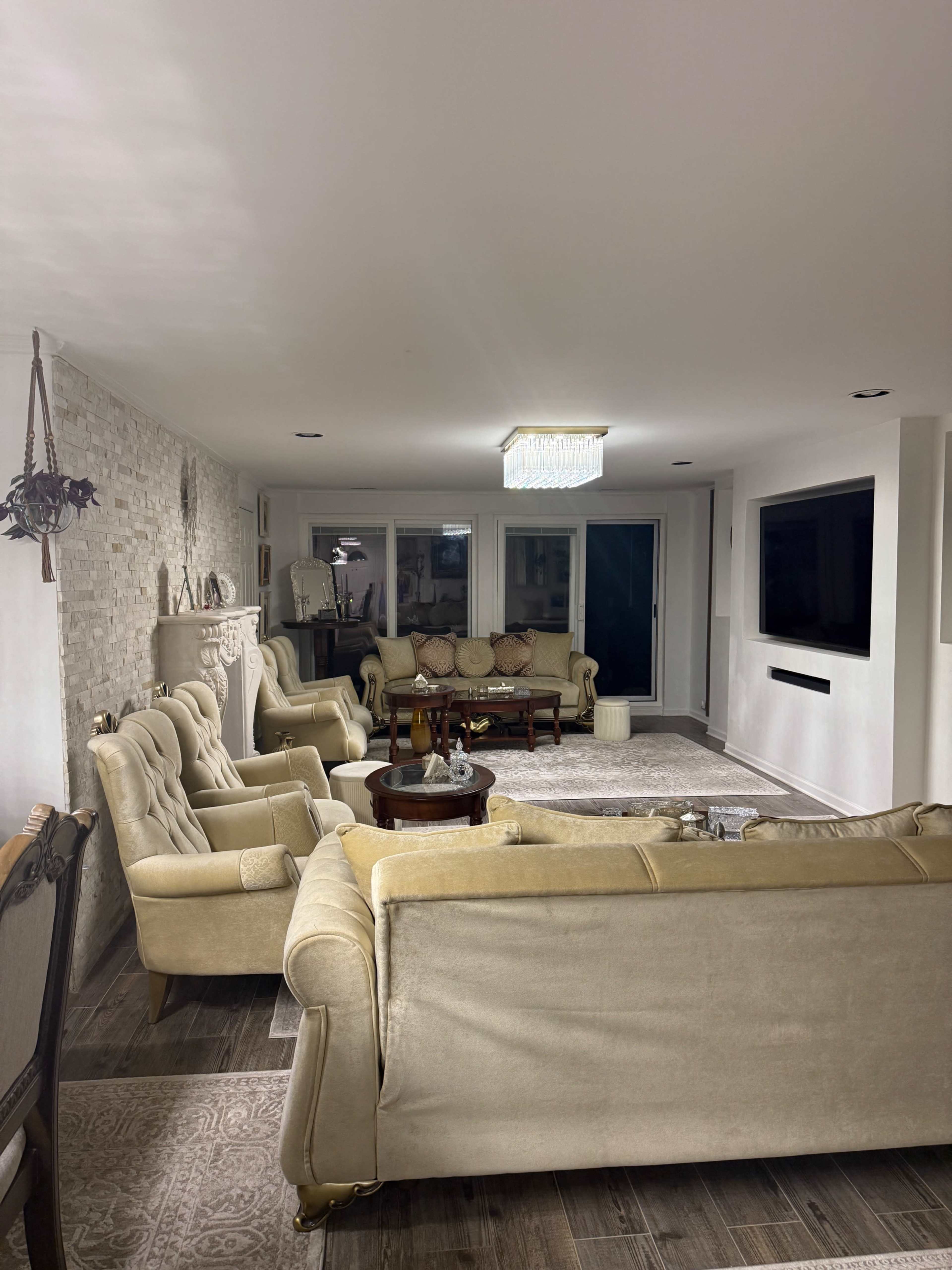 Charming Country Stay Surrounded by Jungle, Steps from a Lake Image in New Trier Township, northfield, IL