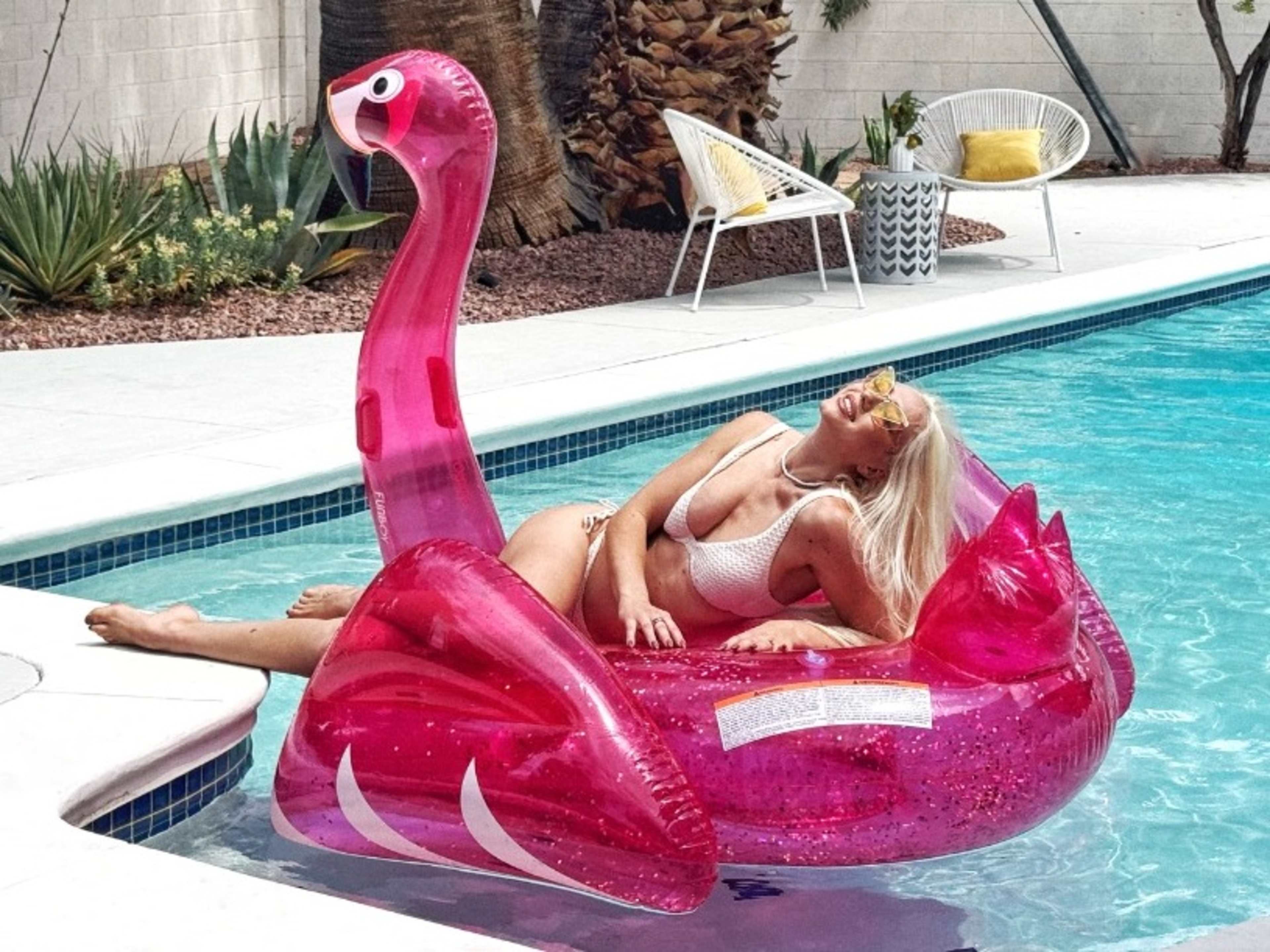 Flamingo float