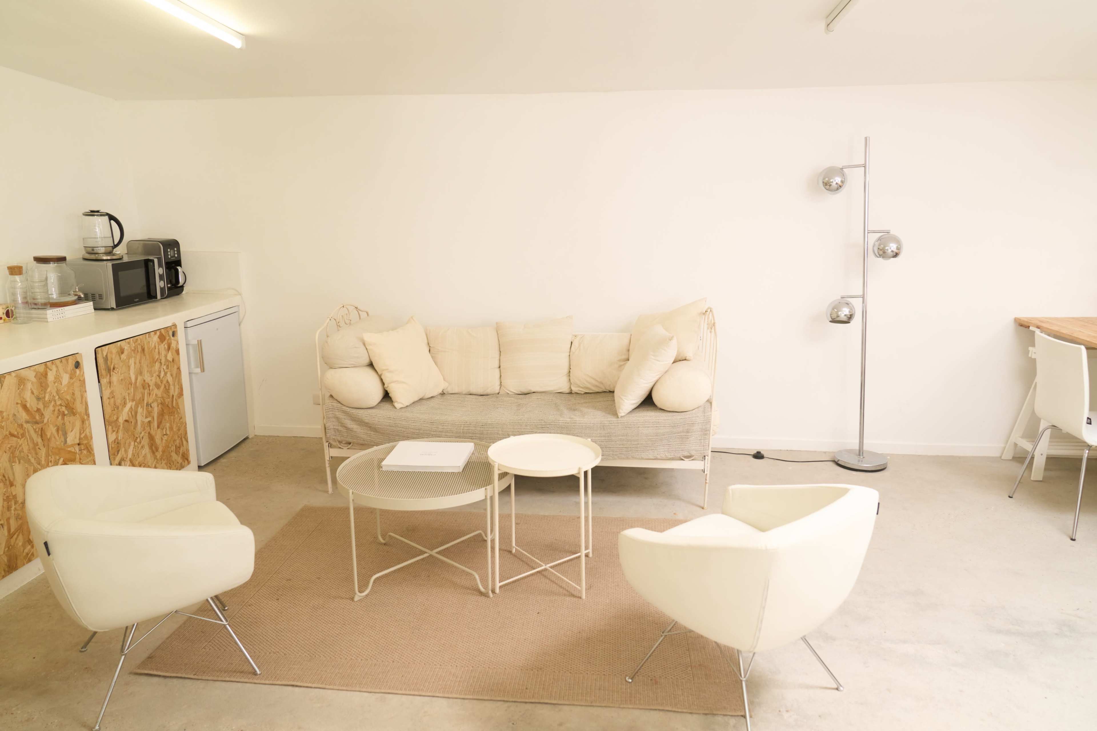 Grand studio photo & vidéo de 140 m² – lumineux – idéal shootings, tournages & workshops Image in , Montreuil