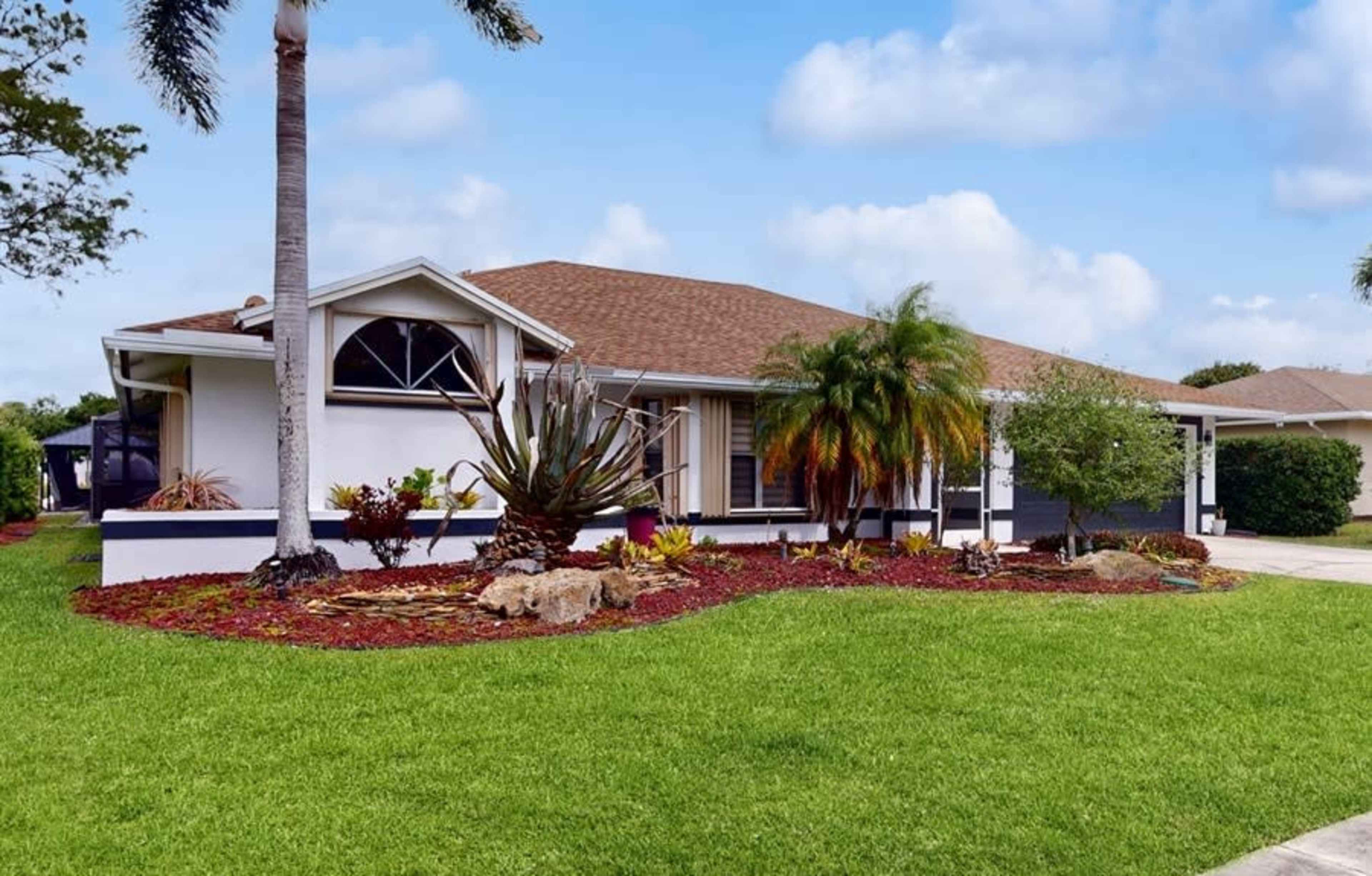 Lakefront  with Heated Pool. 3 min WEF Image in Wellington, Wellington, FL