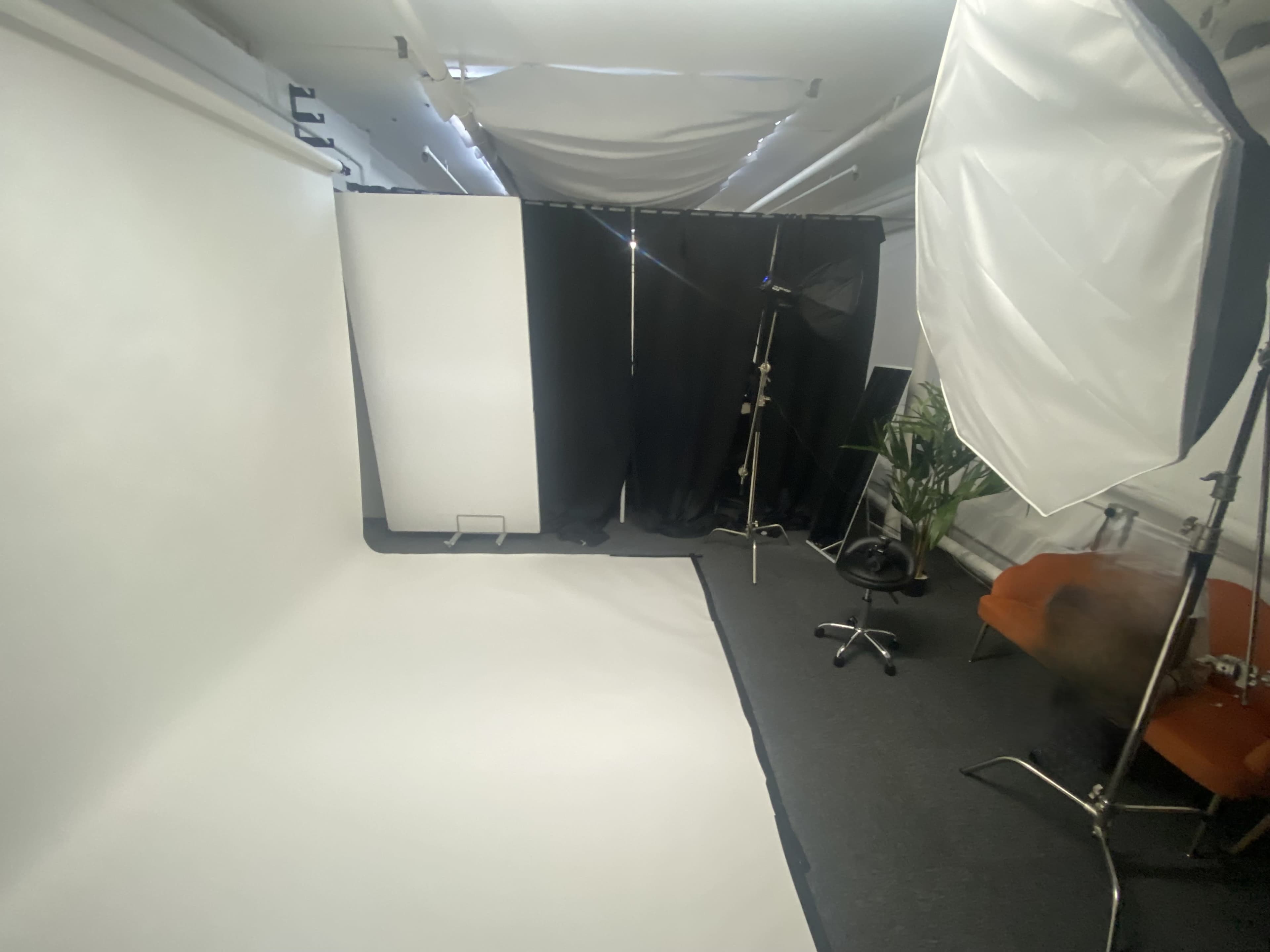 Photography Studio With Lighting, Flash & Softboxes Included! Image in Finsbury Park, London, ENG