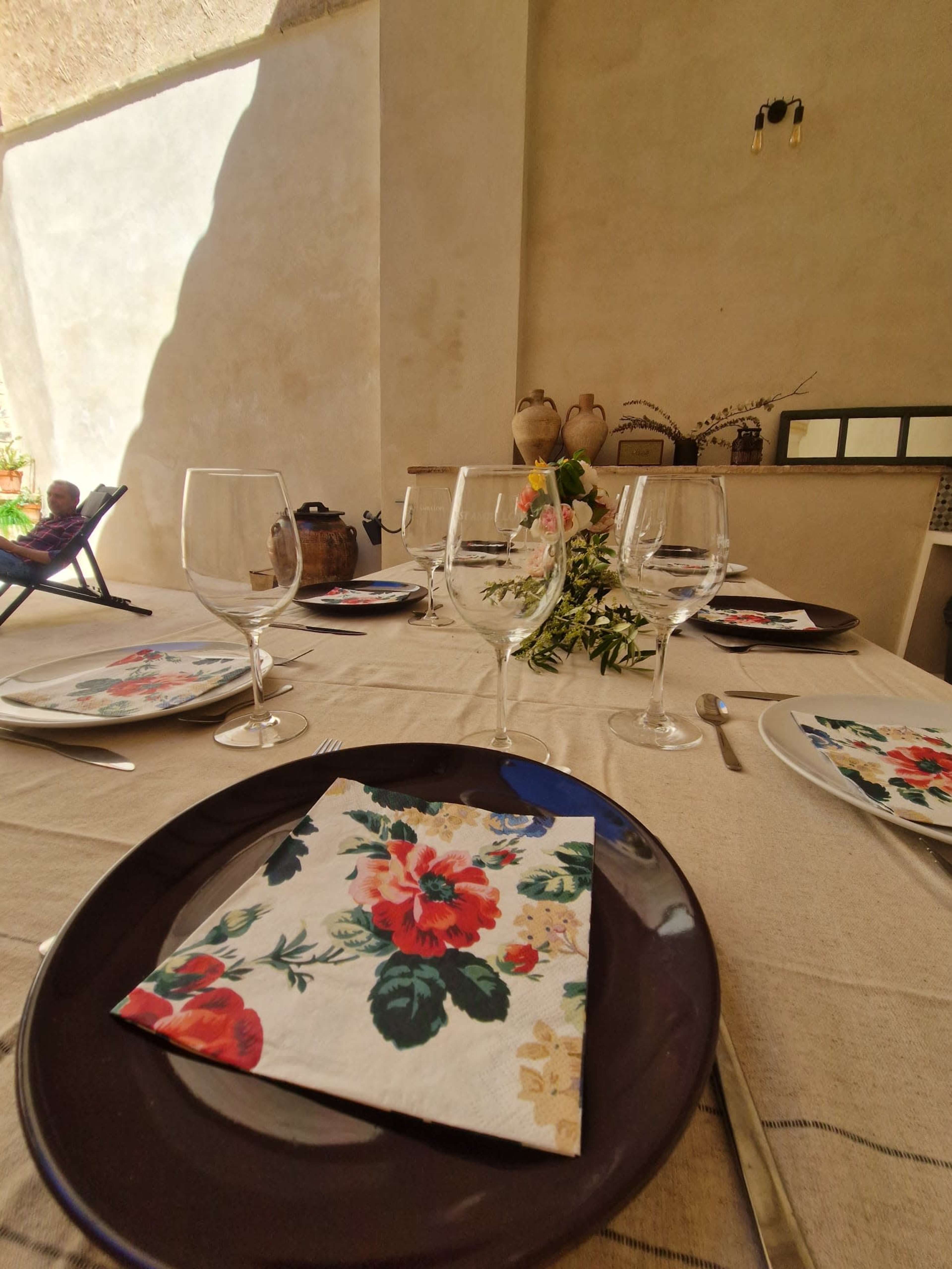 Sala rústica y moderna en el Priorato. Image in , La Vilella Baixa, T