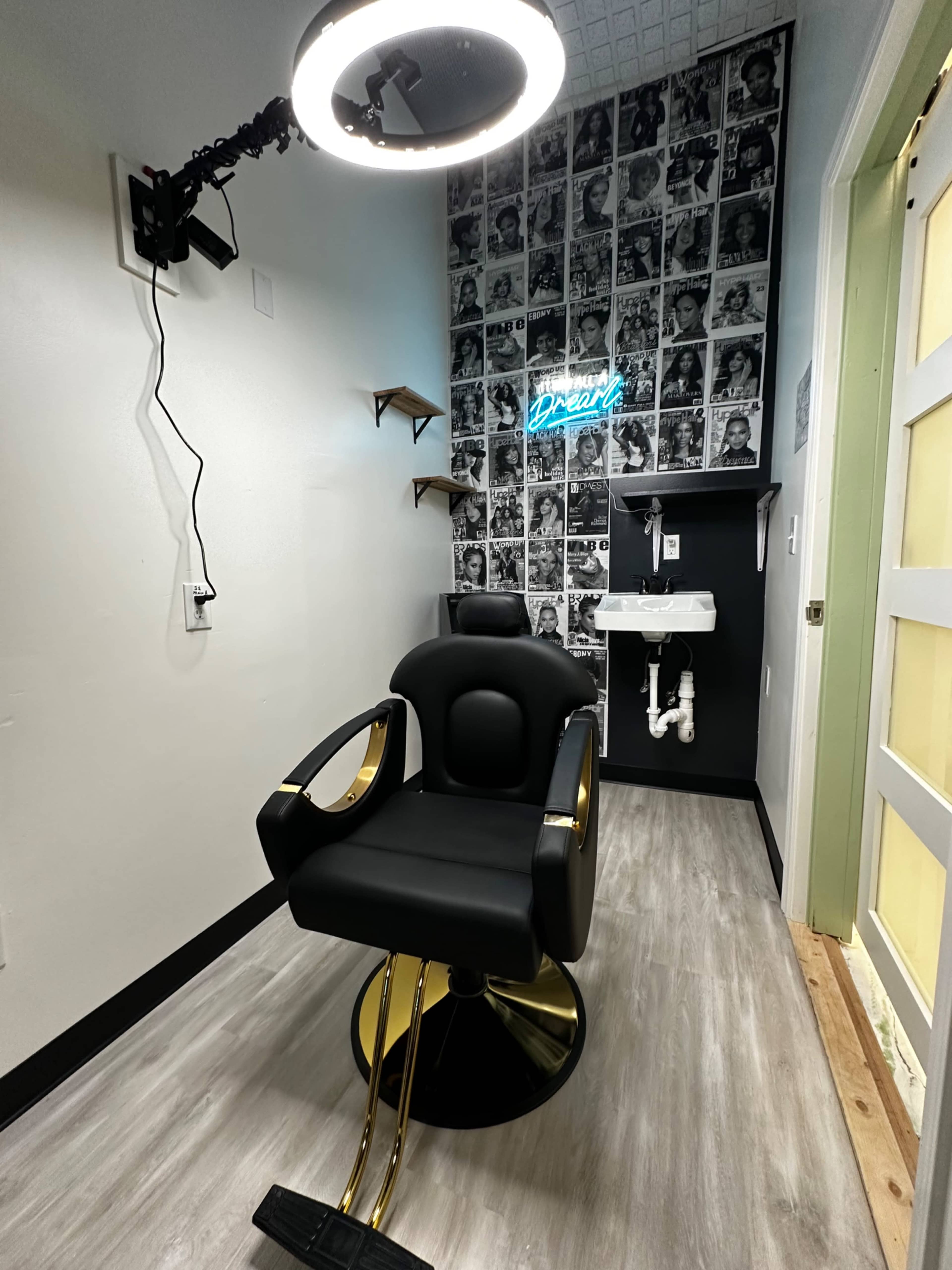 Upscale Salon Suite Near ATL Airport Perfect For Stylist Content & Content Creators Image in Hapeville, Atlanta, GA