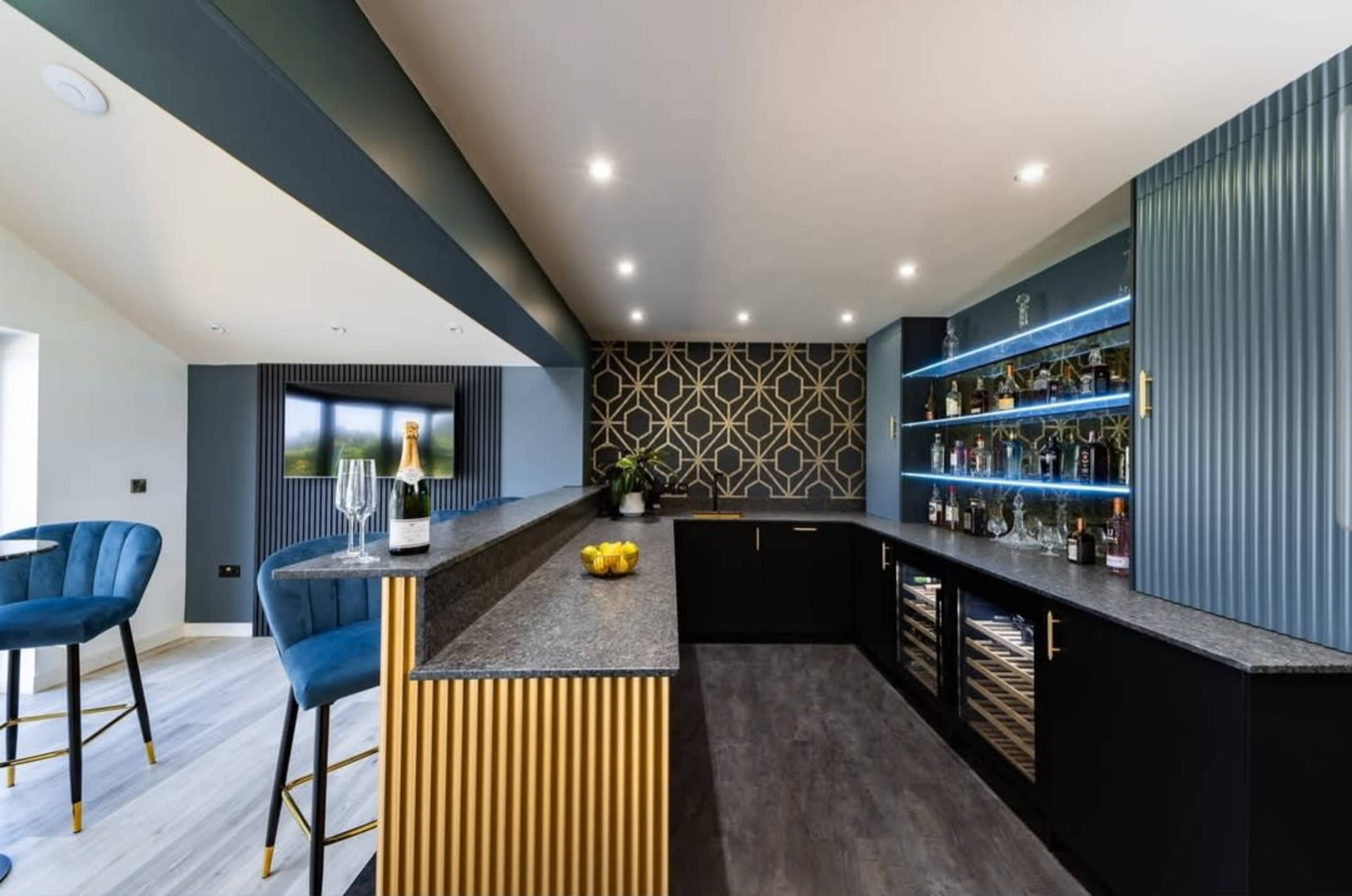 Versatile bar & outside space for any production need Image in Hedge End, Southampton, ENG