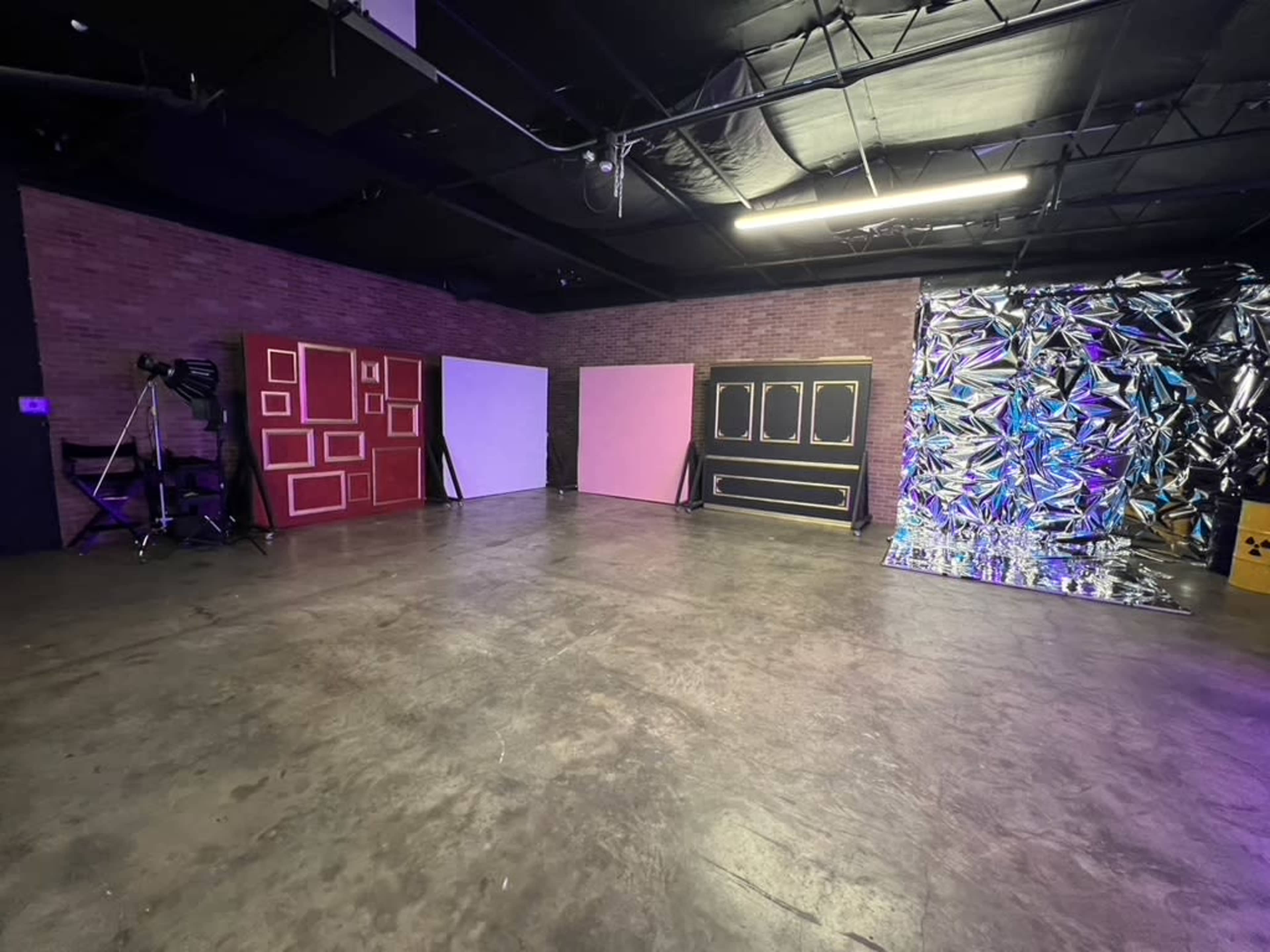 Studio Event Space with 20+ pre-built photo sets & backdrops Image in Northgreen Park, Houston, TX