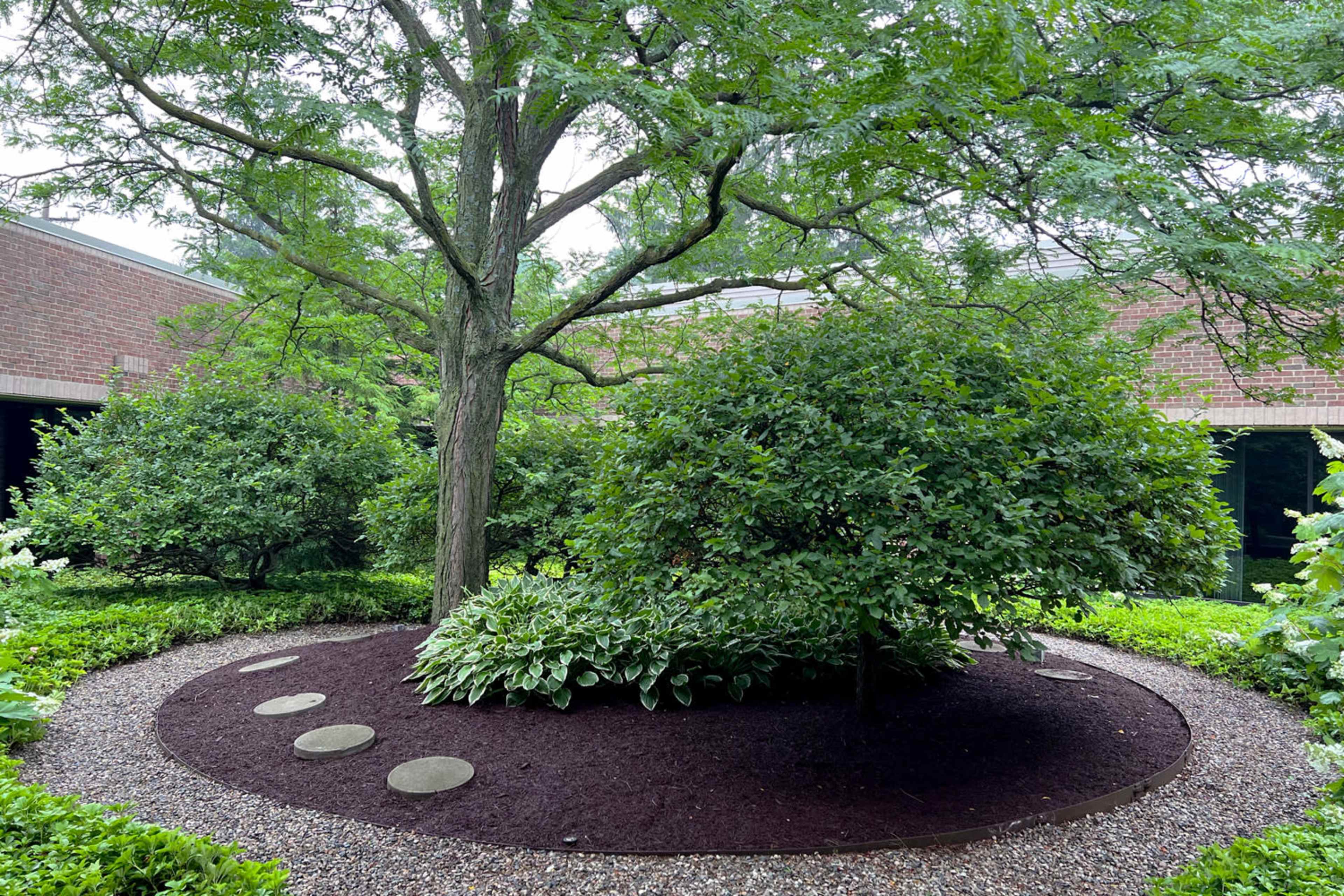 Conference Room C – 6-Person Cozy Meeting Room Image in Bloomfield Township, Bloomfield Hills, MI