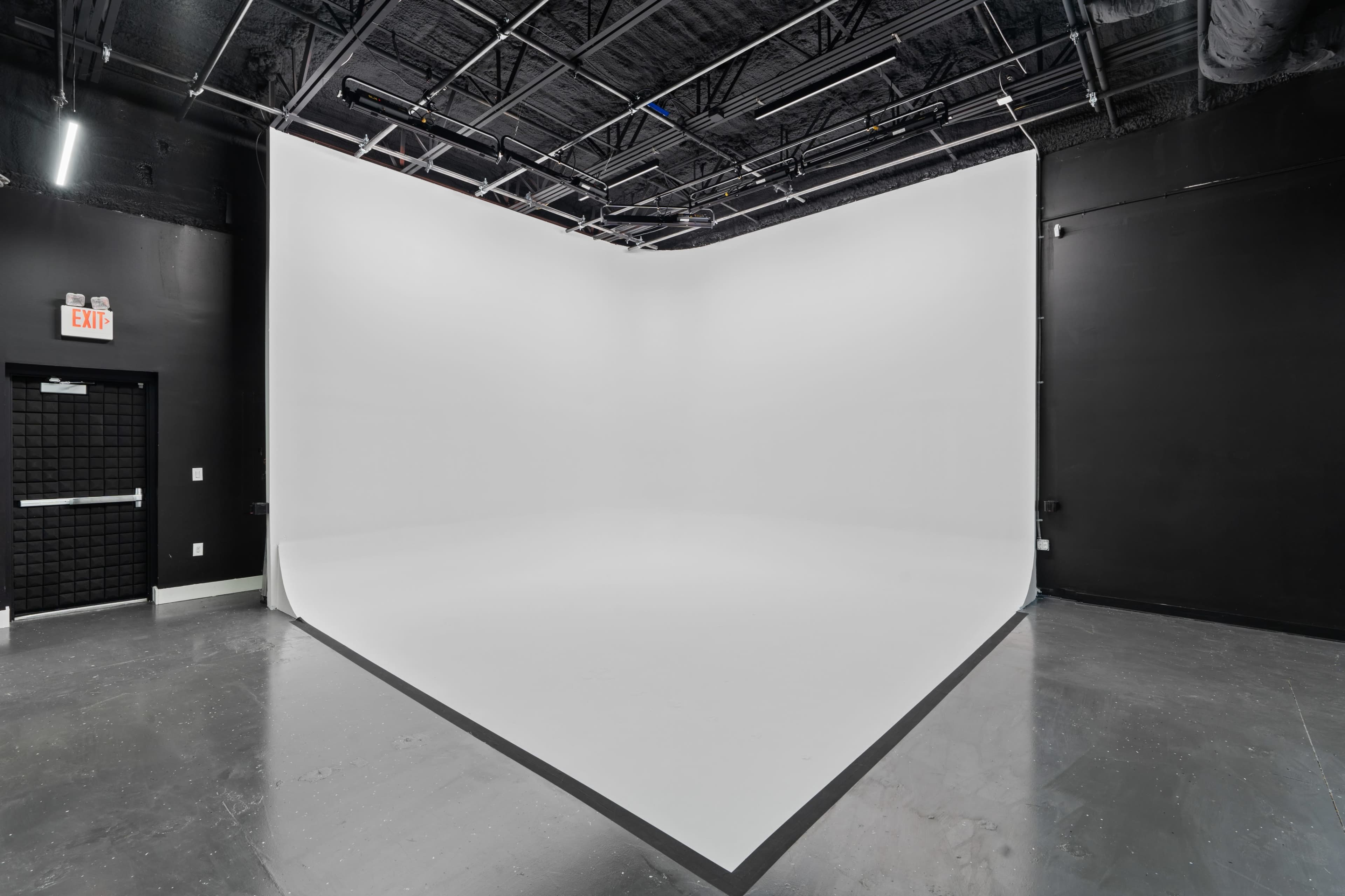 Centrally Located Cyc Production Studio Image in Twin Brook, Chattanooga, TN