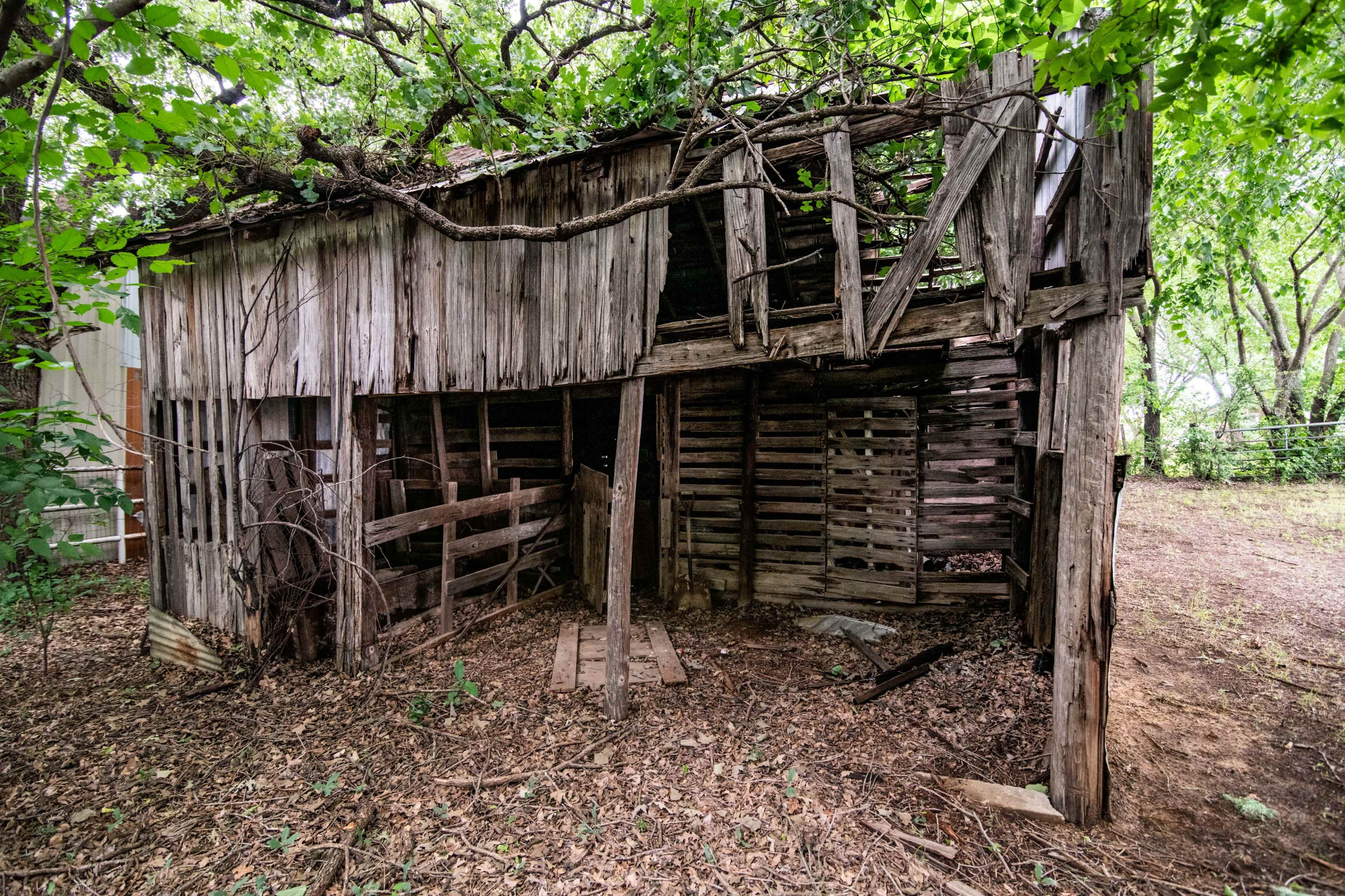 1950's Rustic Barn w/ Metal Exterior Image in Rendon, Burleson, TX