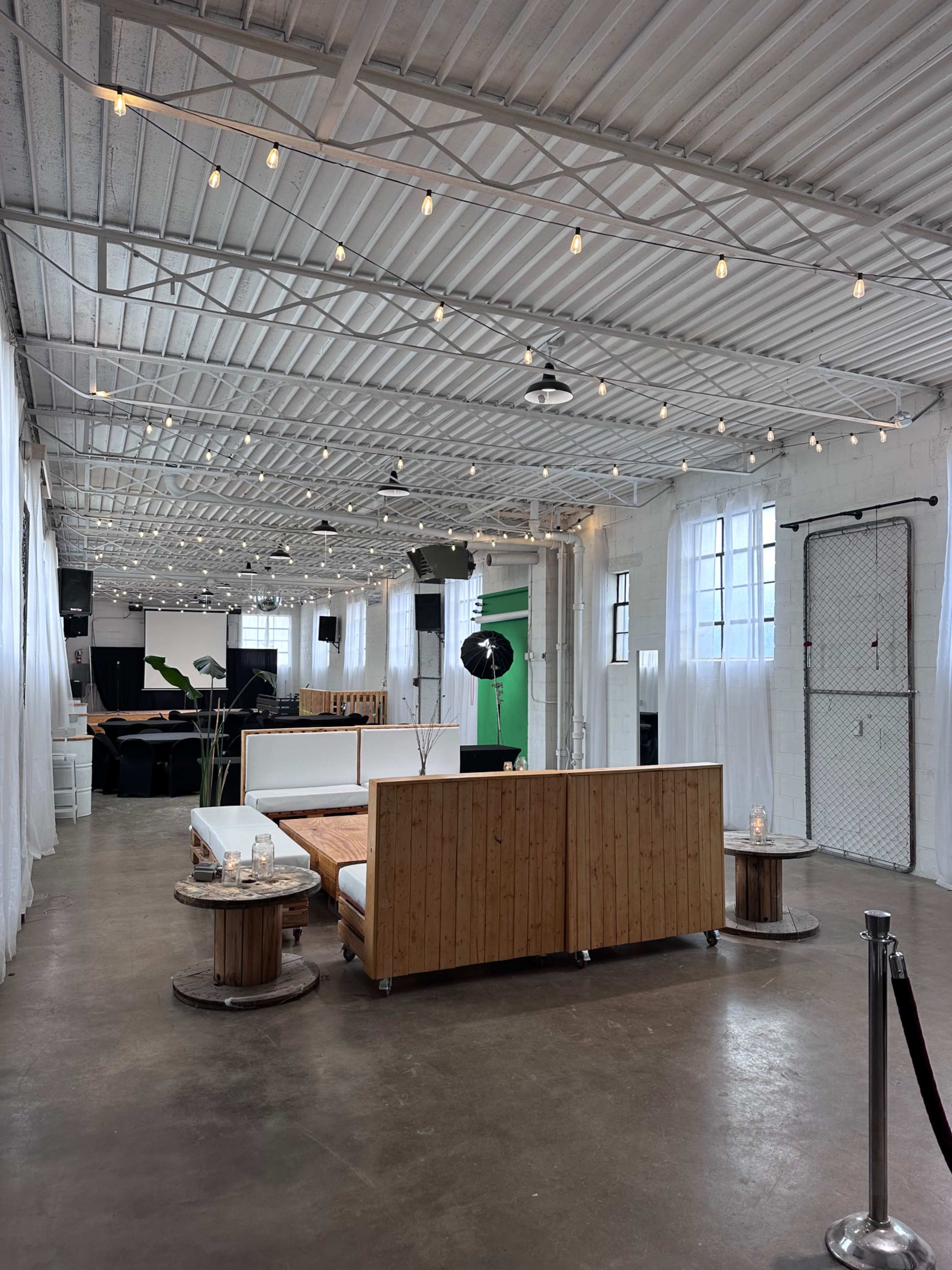 Walkers point warehouse with natural lighting and high ceilings Image in Harbor View, Milwaukee, WI