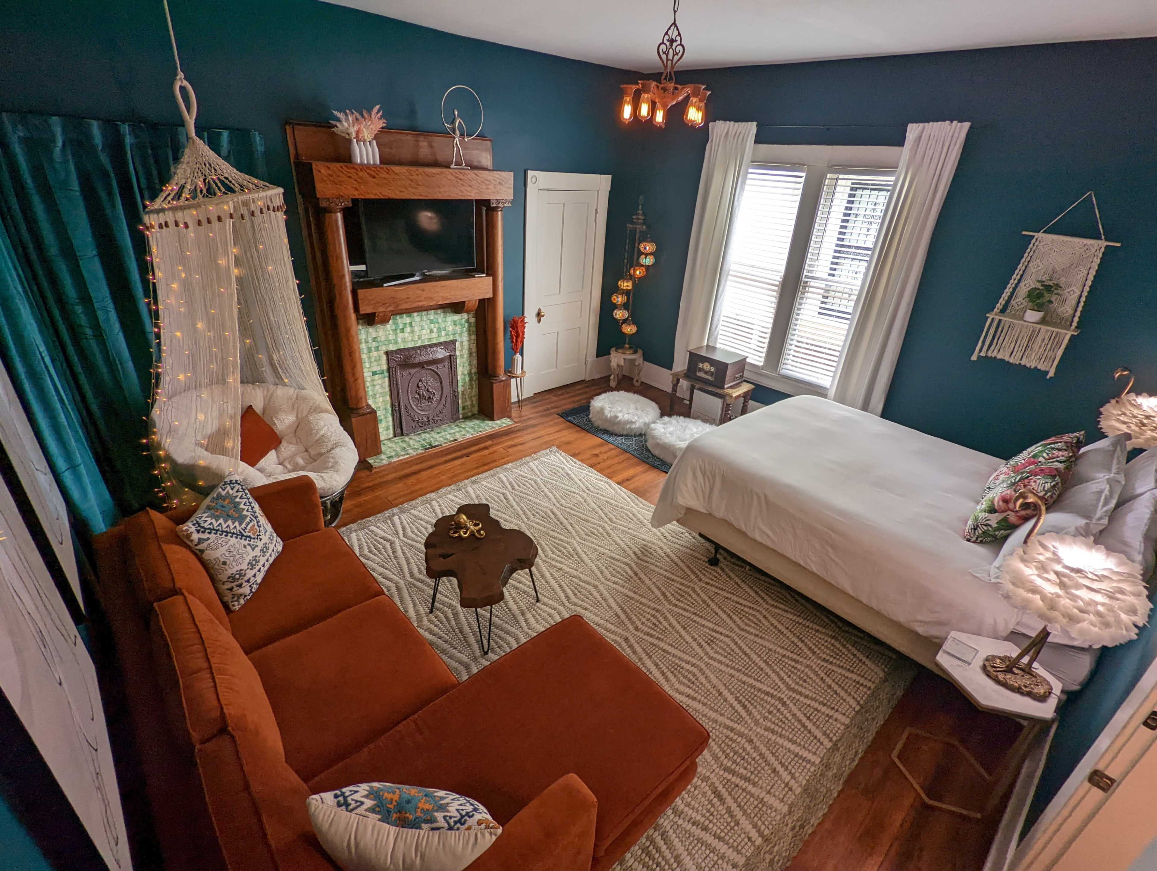 Cozy Boho Victorian Studio Apt Image in Edgewood, Knoxville, TN