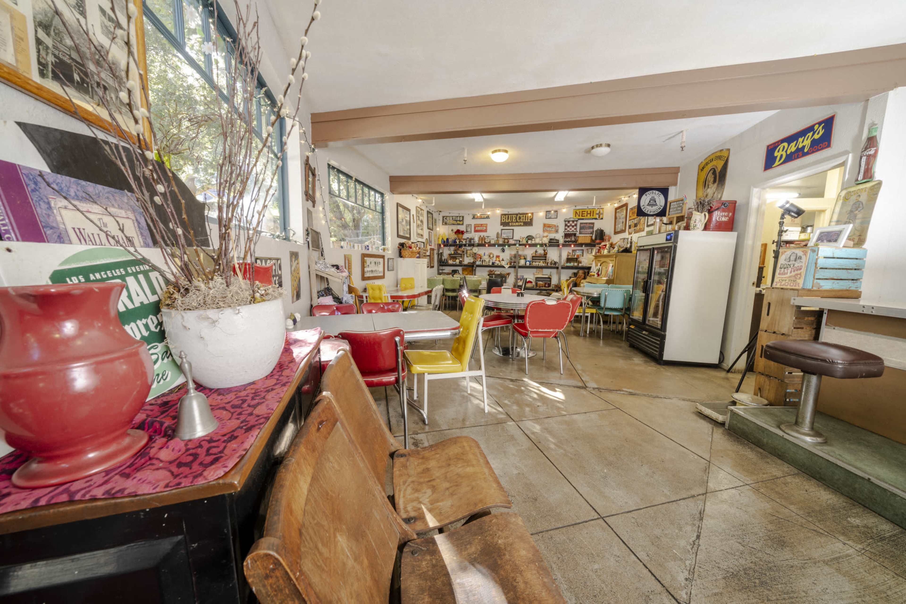 Cozy Retro Market Image in Sierra Madre, Sierra Madre, CA