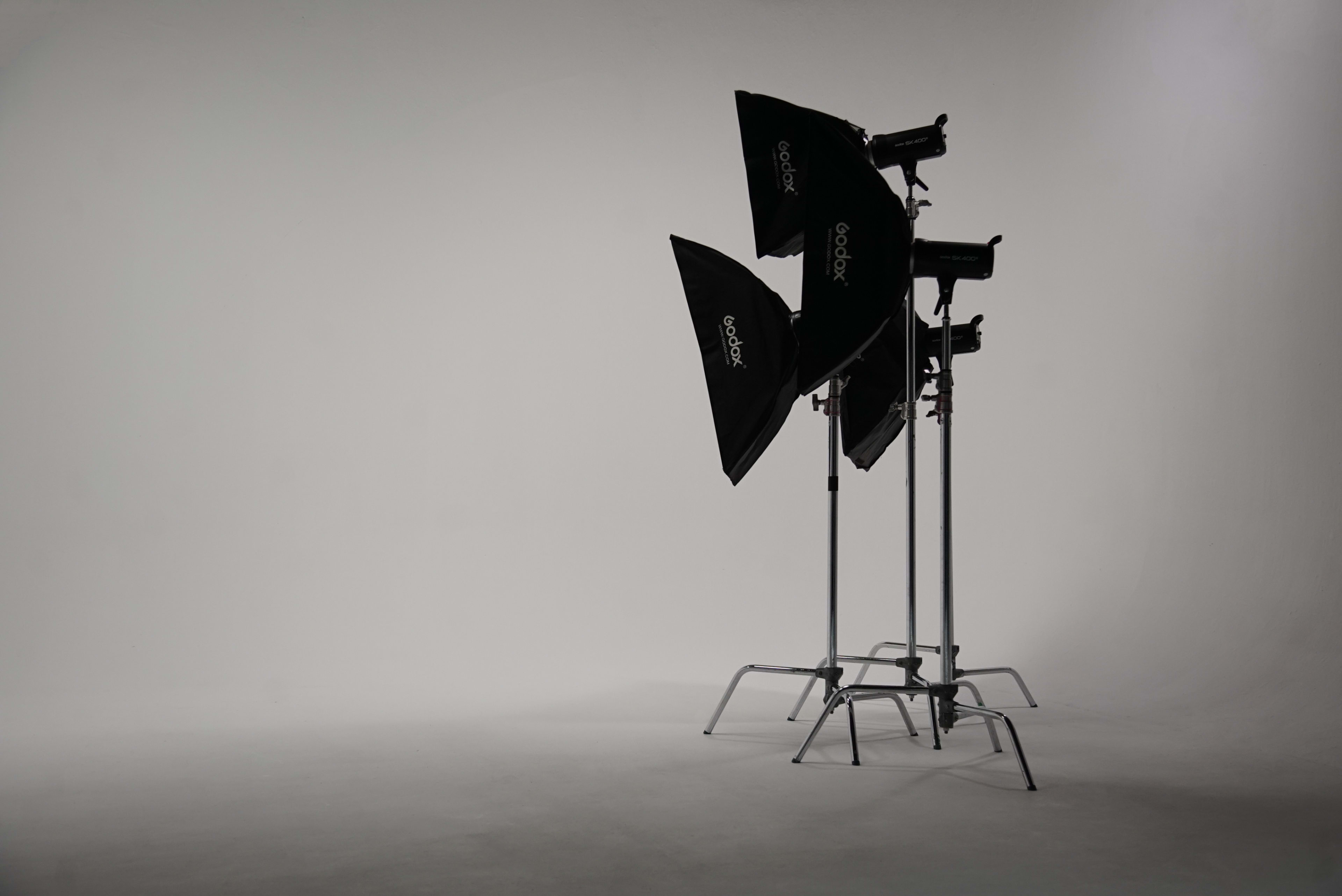 White Cove Photography / Filming Studio - Lighting included Image in Lambeth, London, ENG