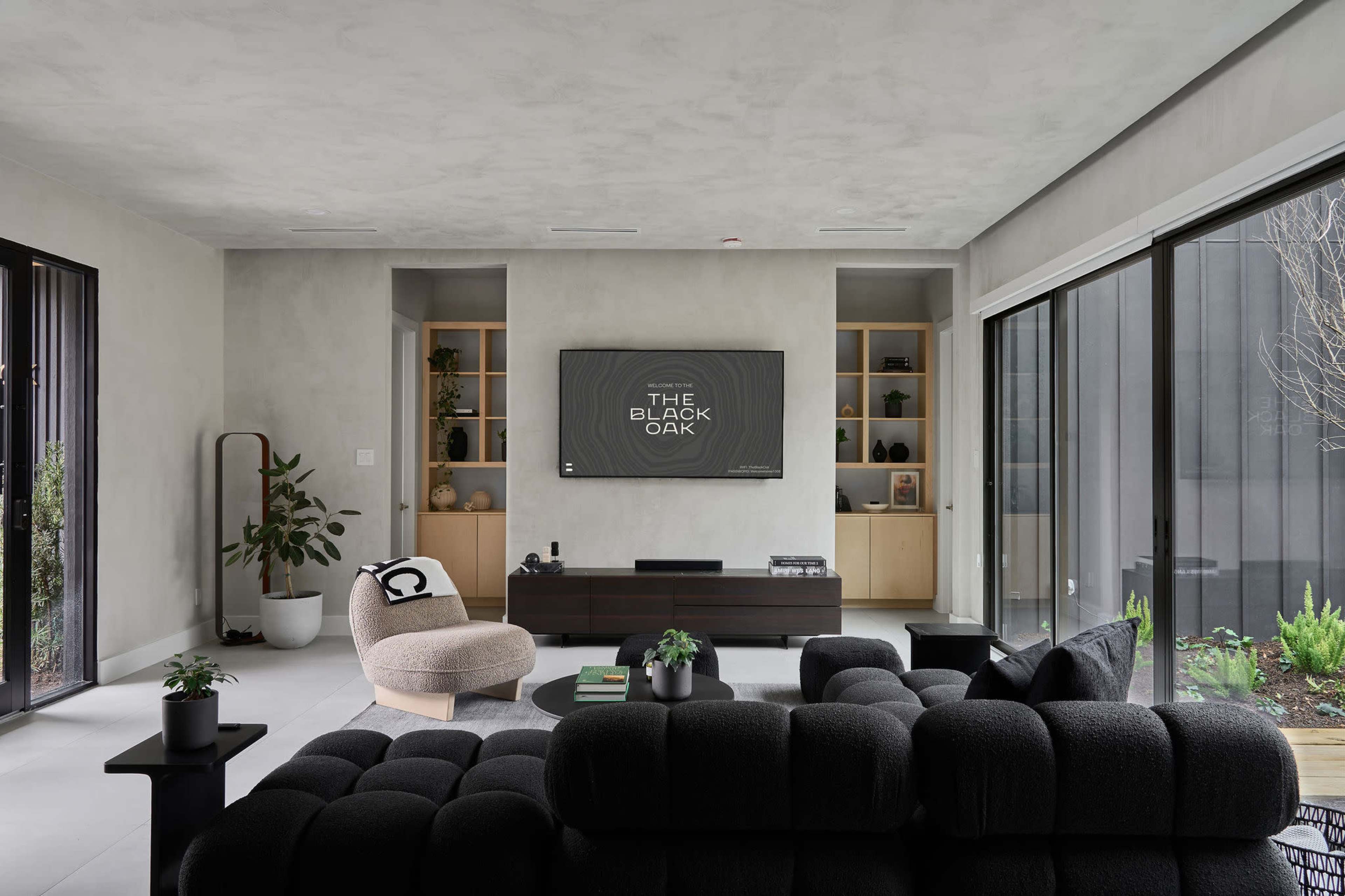 Suburban Luxury: The Black Oak Image in , Conroe, TX