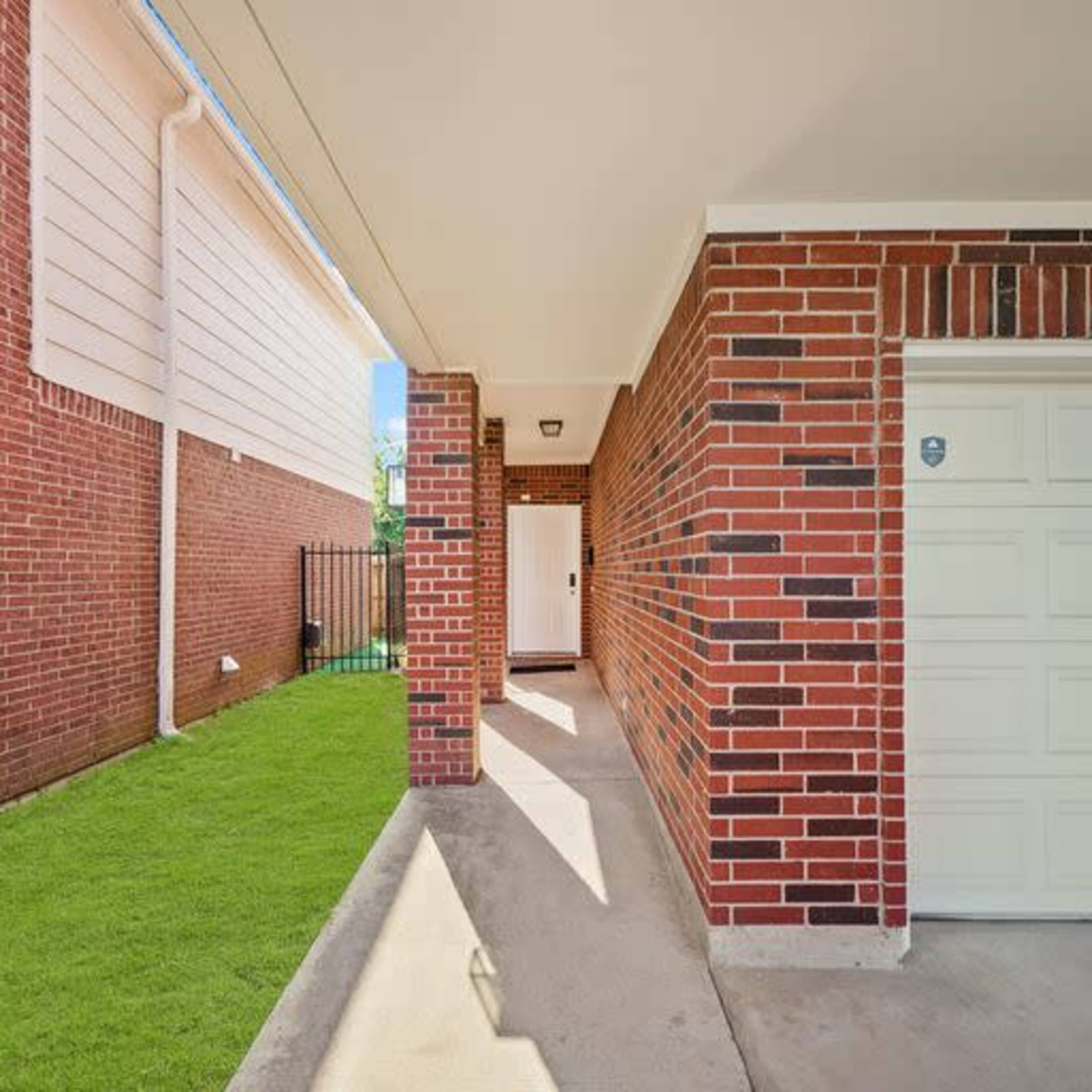 3-Story Luxury Escape in the Heart of Downtown Image in Greater Third Ward, Houston, TX