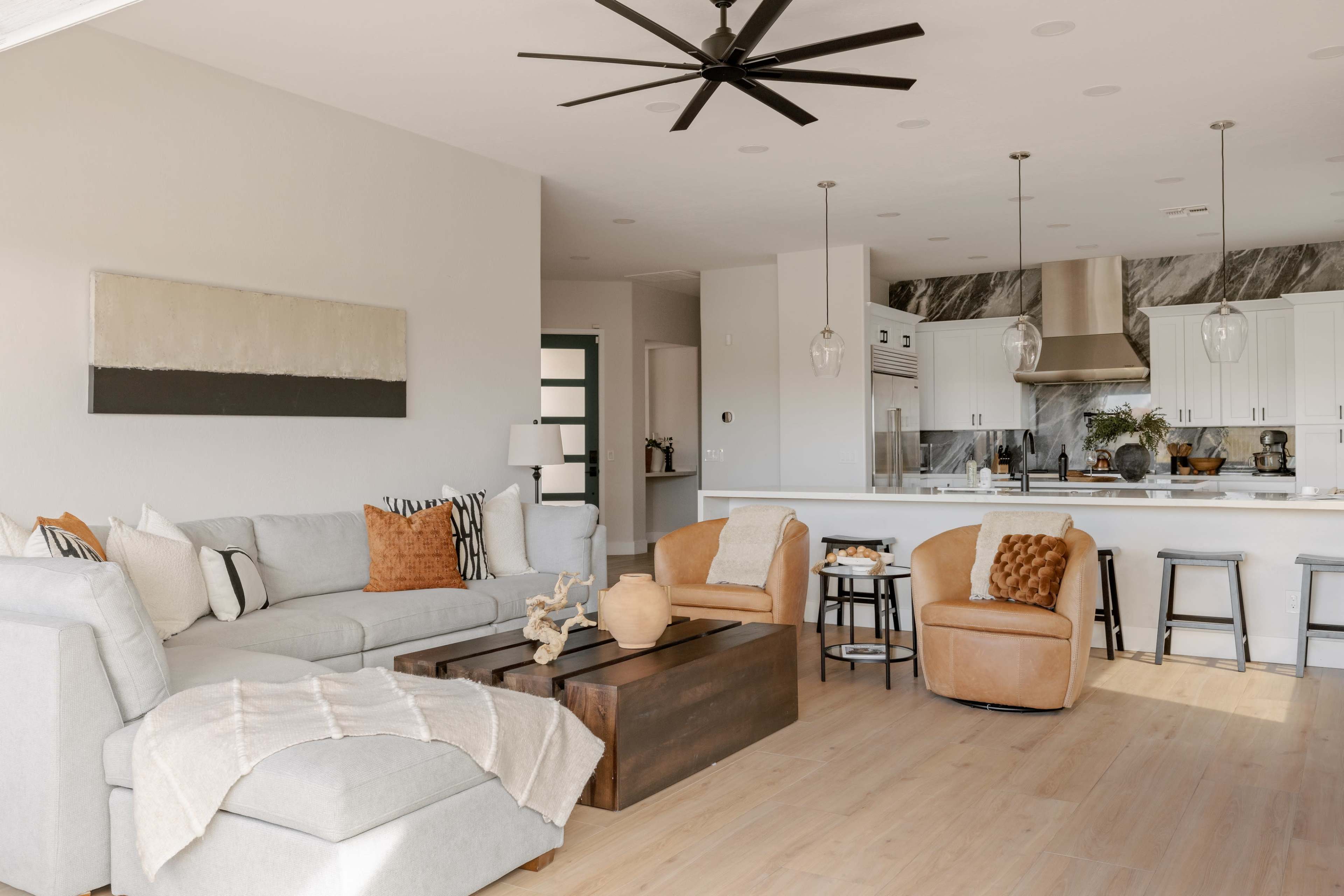 Wildfire Golf Course Lot with Exquisite Designer Finishes Image in Desert View Village, Phoenix, AZ