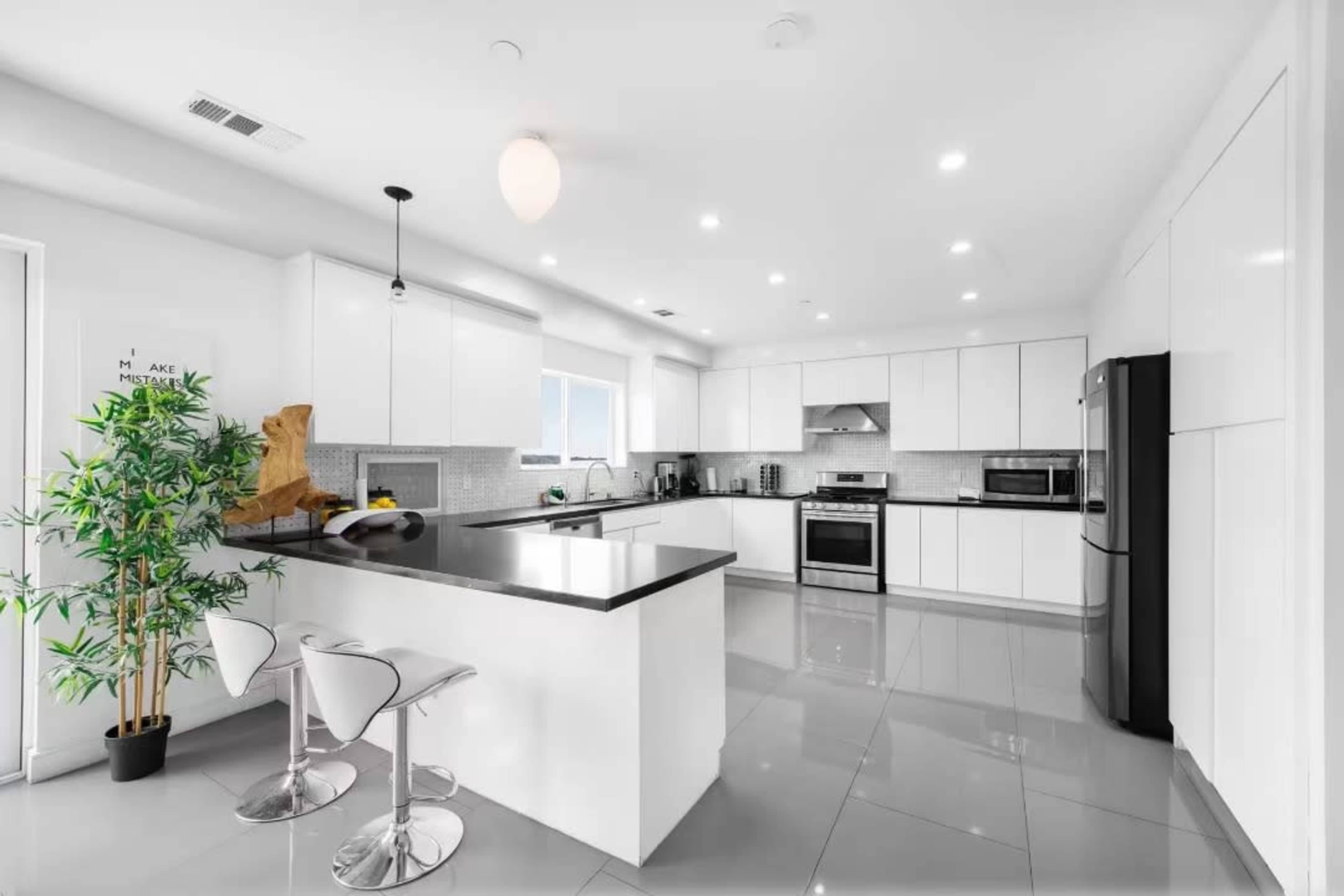 Modern Hillside Home Overlooking Downtown LA & Mountain Views Image in Northeast Los Angeles, Los Angeles, CA