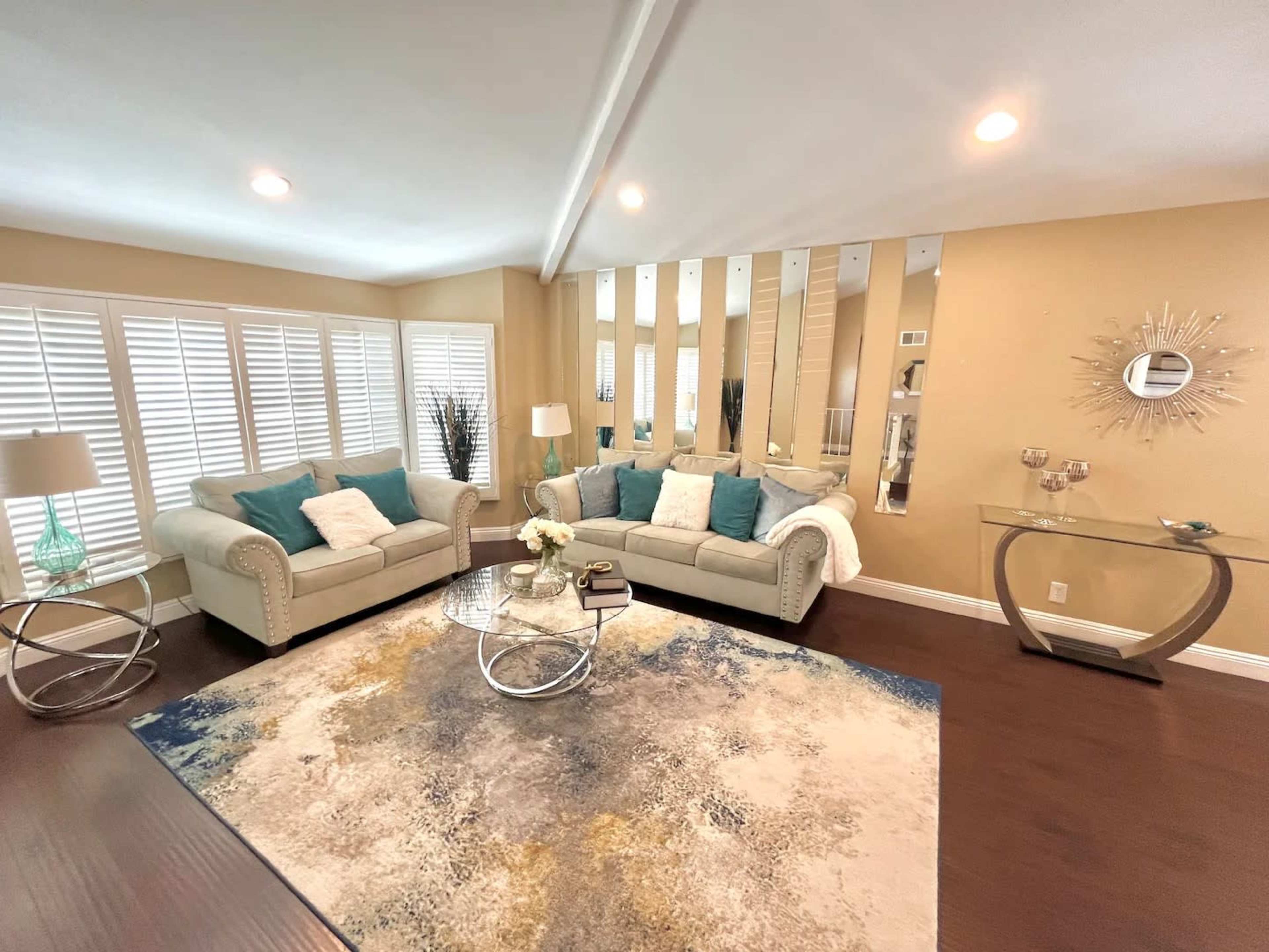 Spacious Family Escape Image in Orange, Orange, CA