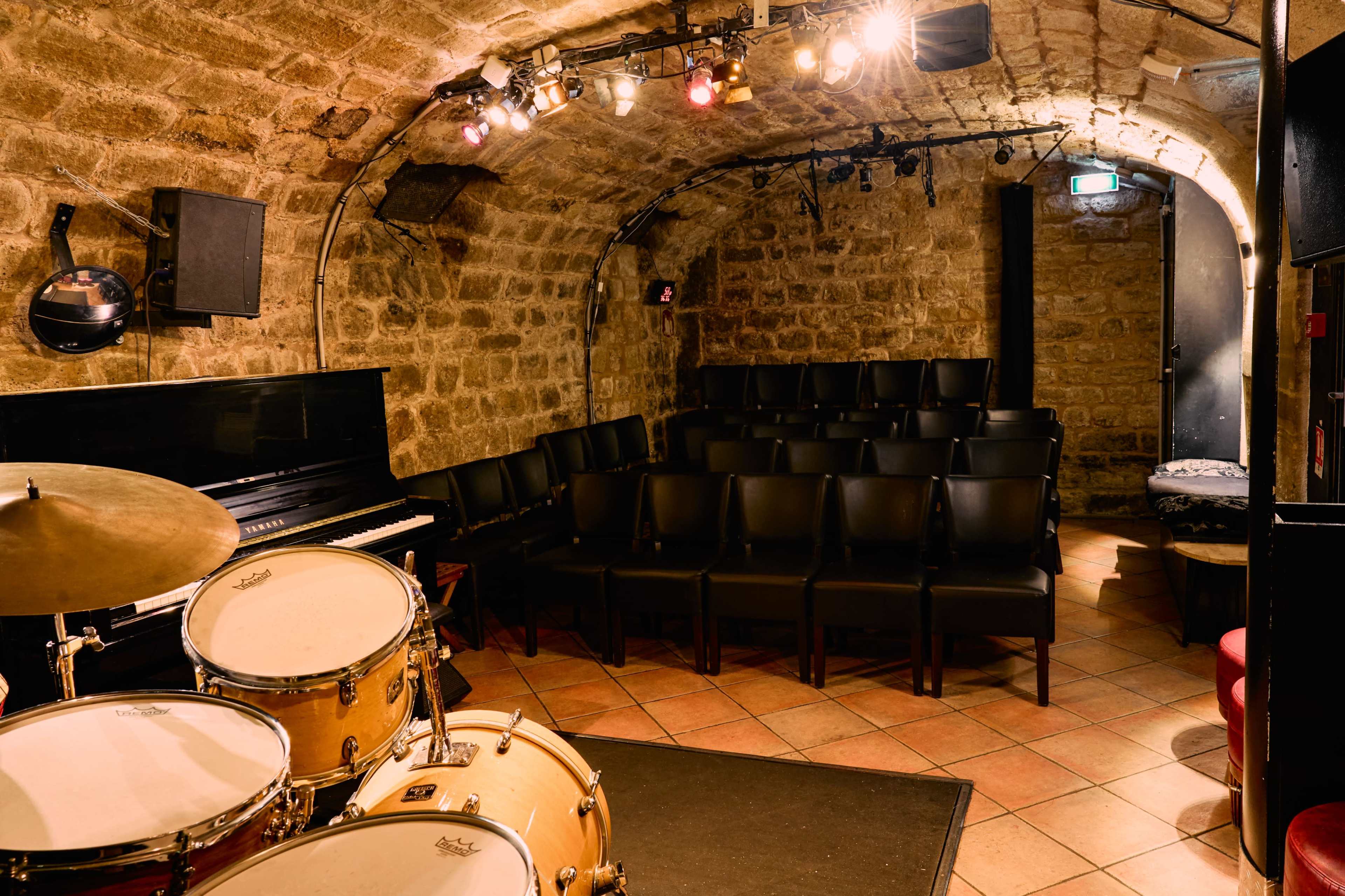 Une cave voûtée au coeur du Marais Image in St Gervais, Paris, 