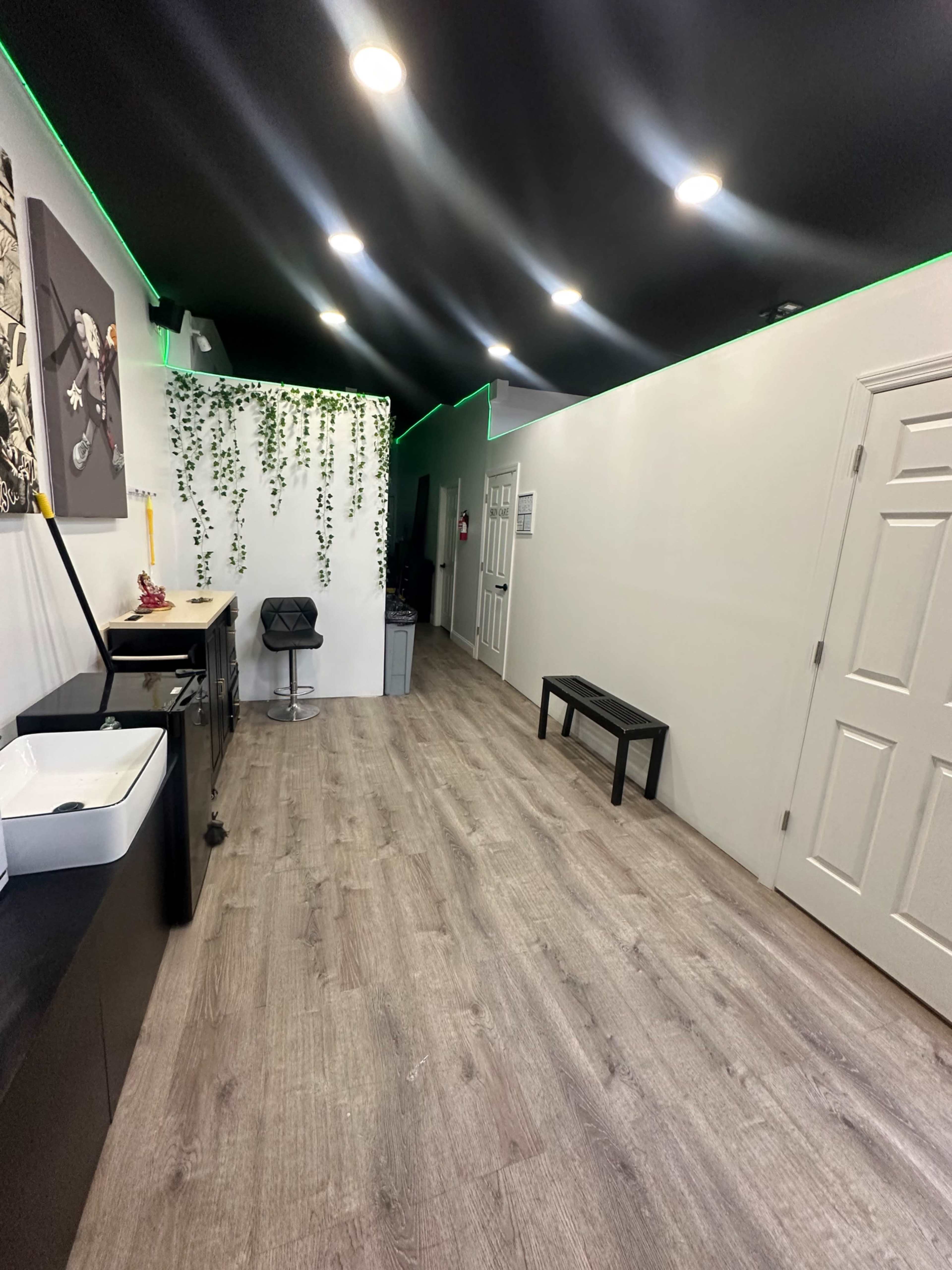 Renovated Barbershop on Jericho Tpke Image in Bellerose Manor, Bellerose, NY