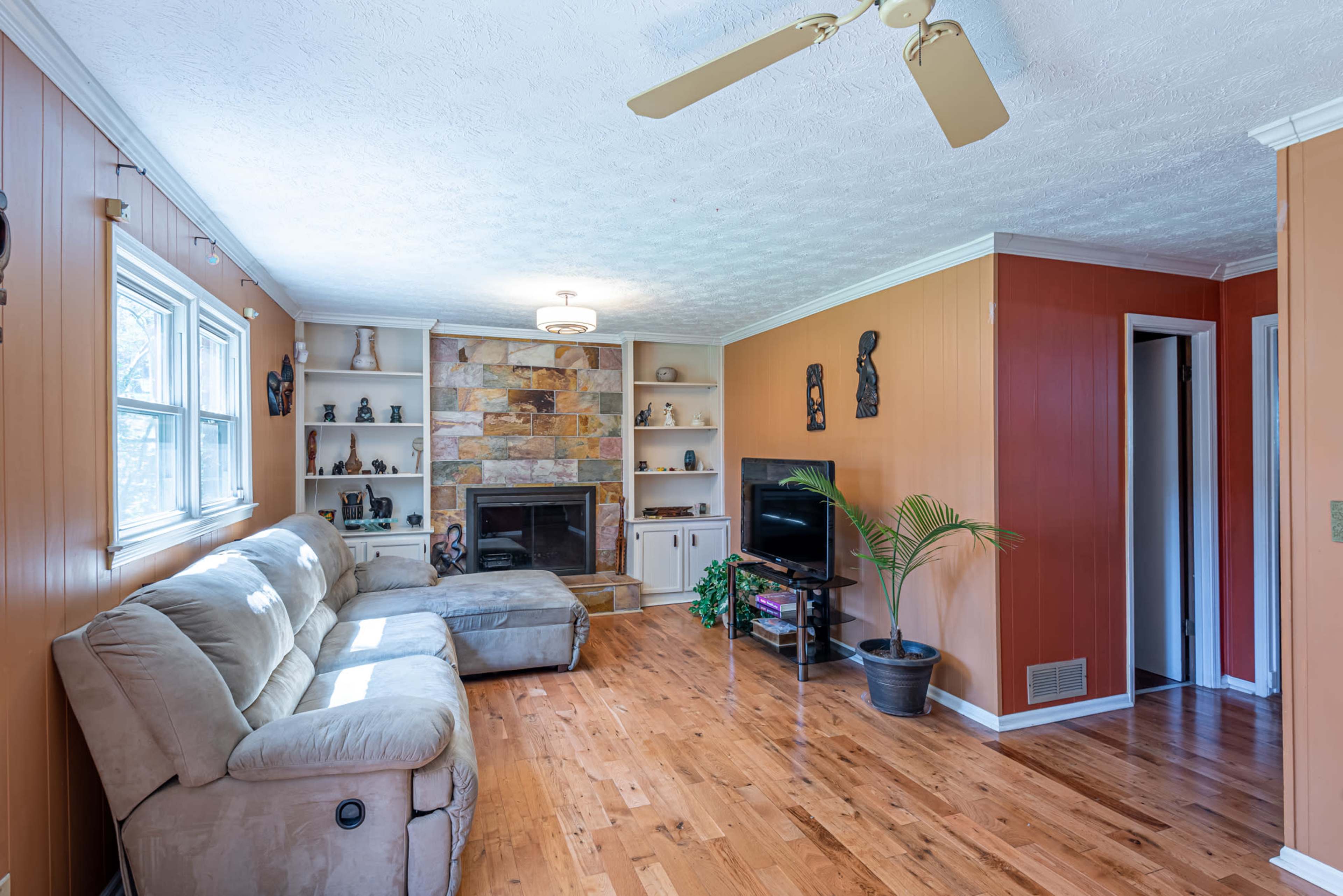 Classic Suburban Living. Lovely Split Level Family Home w/natural light, in the heart of Tucker, GA Image in Tucker, Tucker, GA