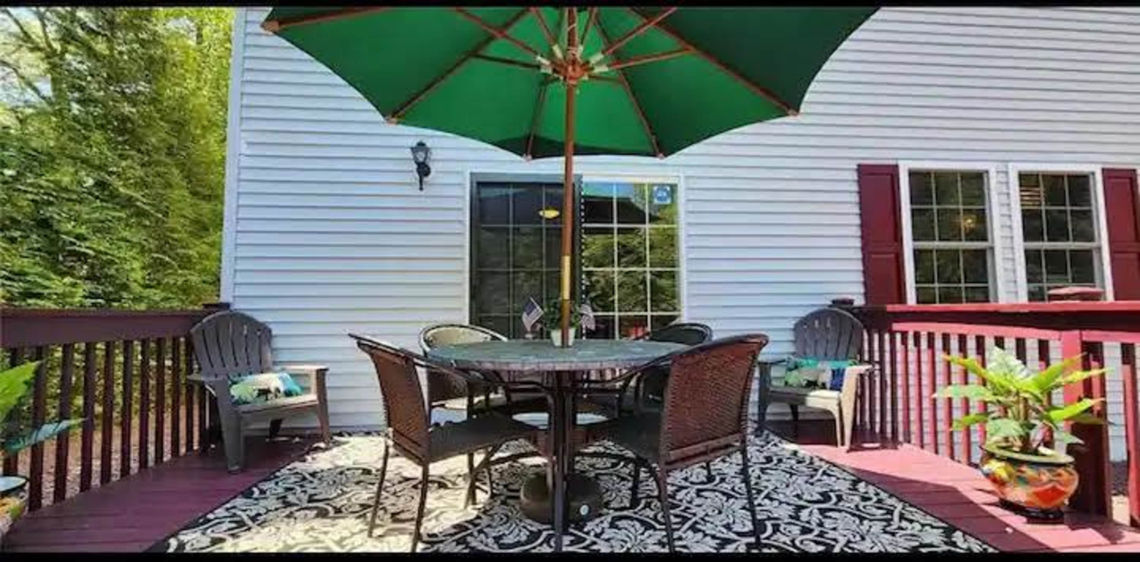 Colonial-style home Image in Coolbaugh Township, TOBYHANNA, PA