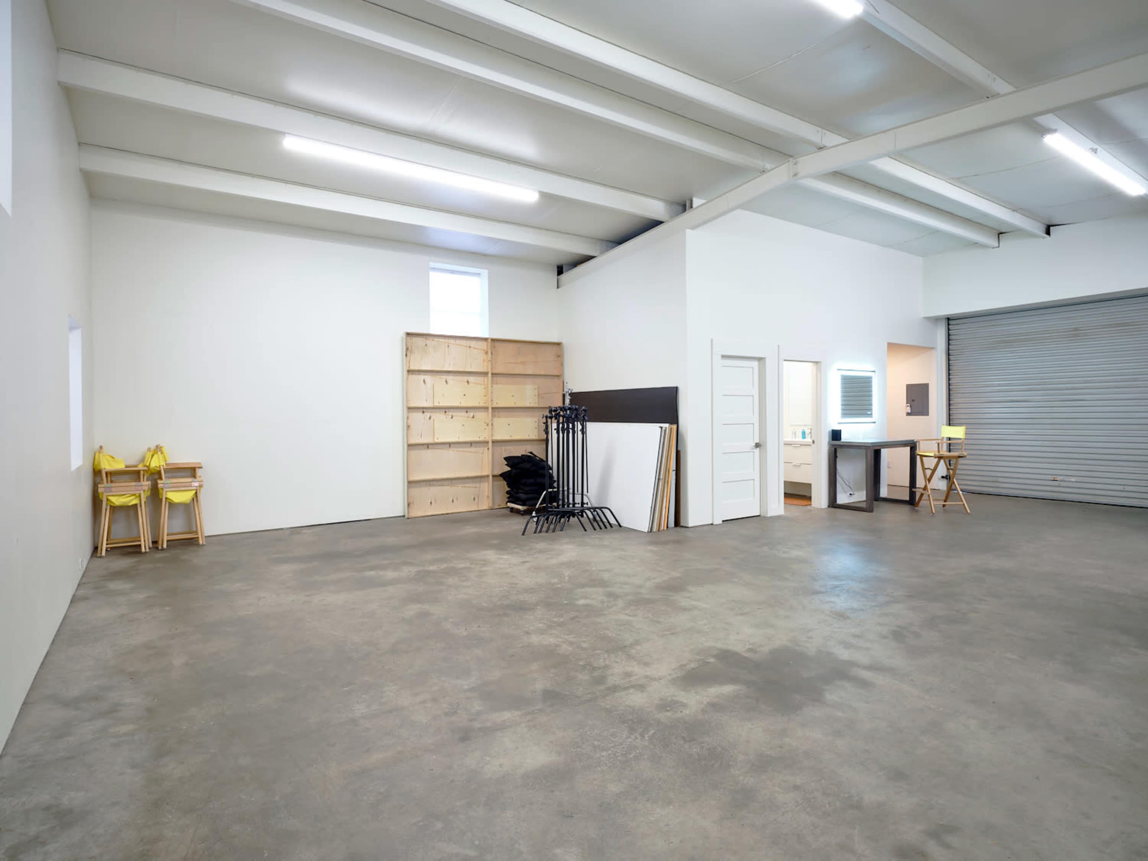 Beautiful Blank Canvas Photo Studio Image in Westhill Estates, Austin, TX