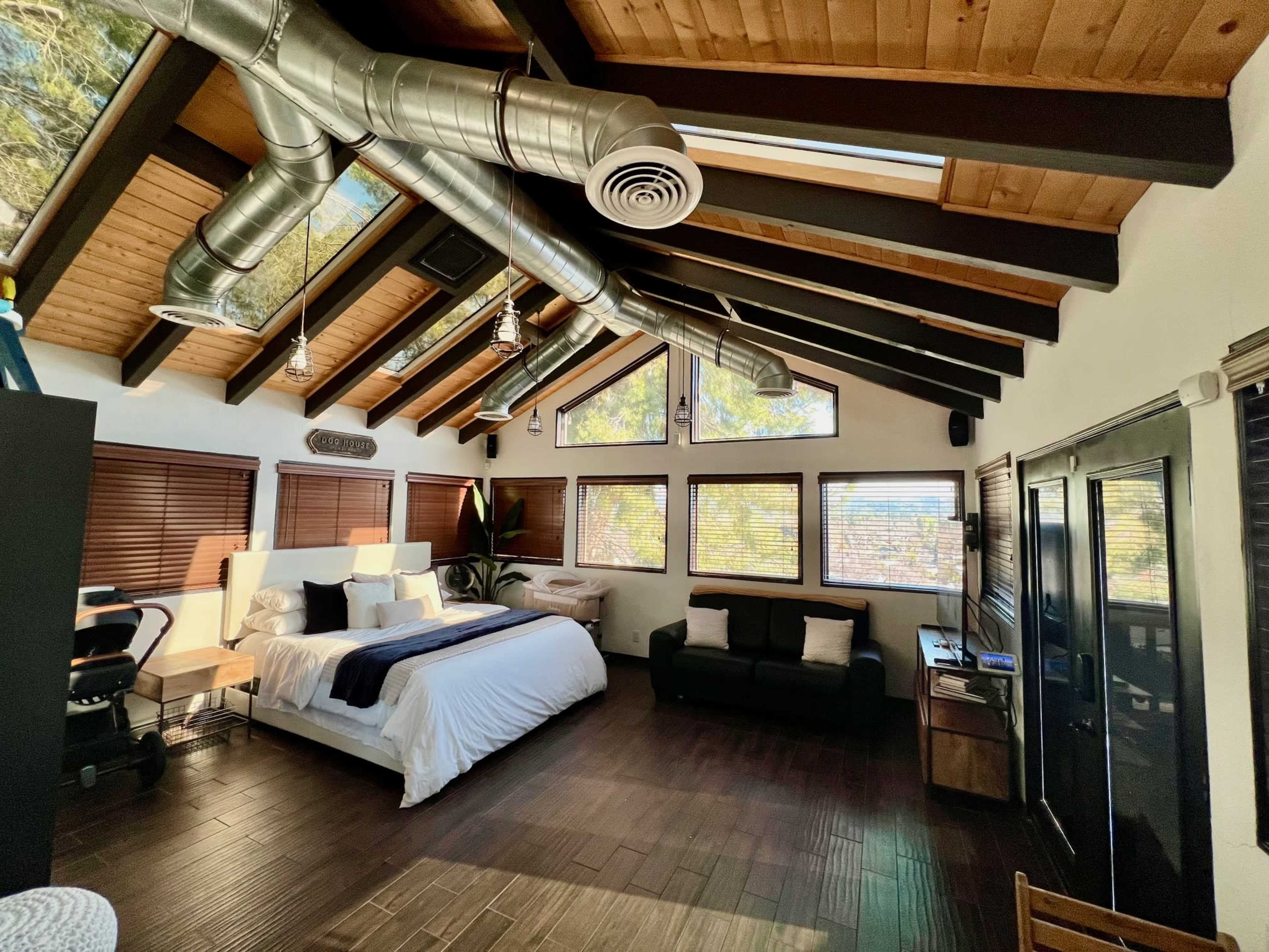 Large Resort Style Oasis Veiw Home Image in West Hills, West Hills, CA