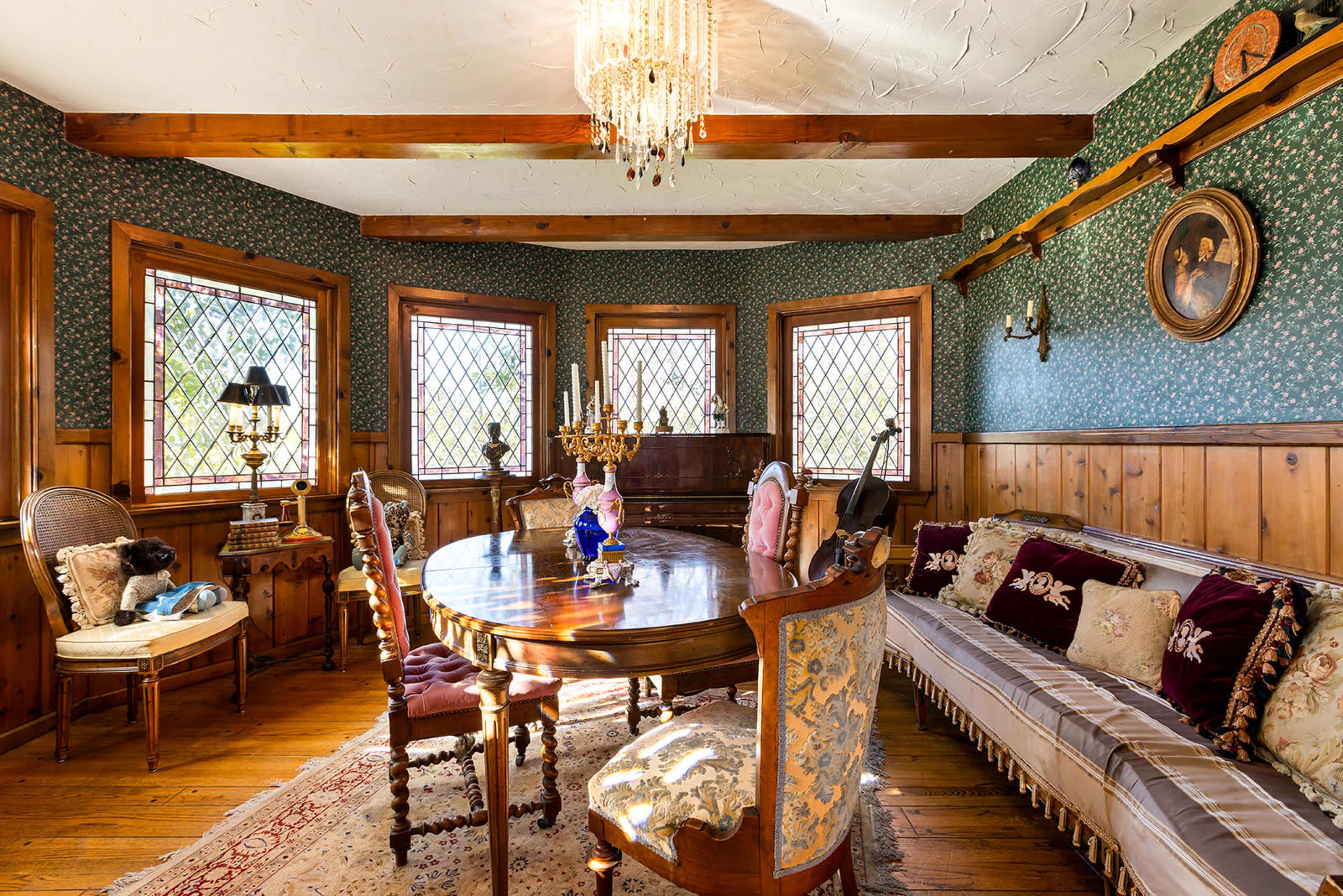 Enchanted Cottage with Vintage Designs Image in Northridge, Sherwood Forest, CA