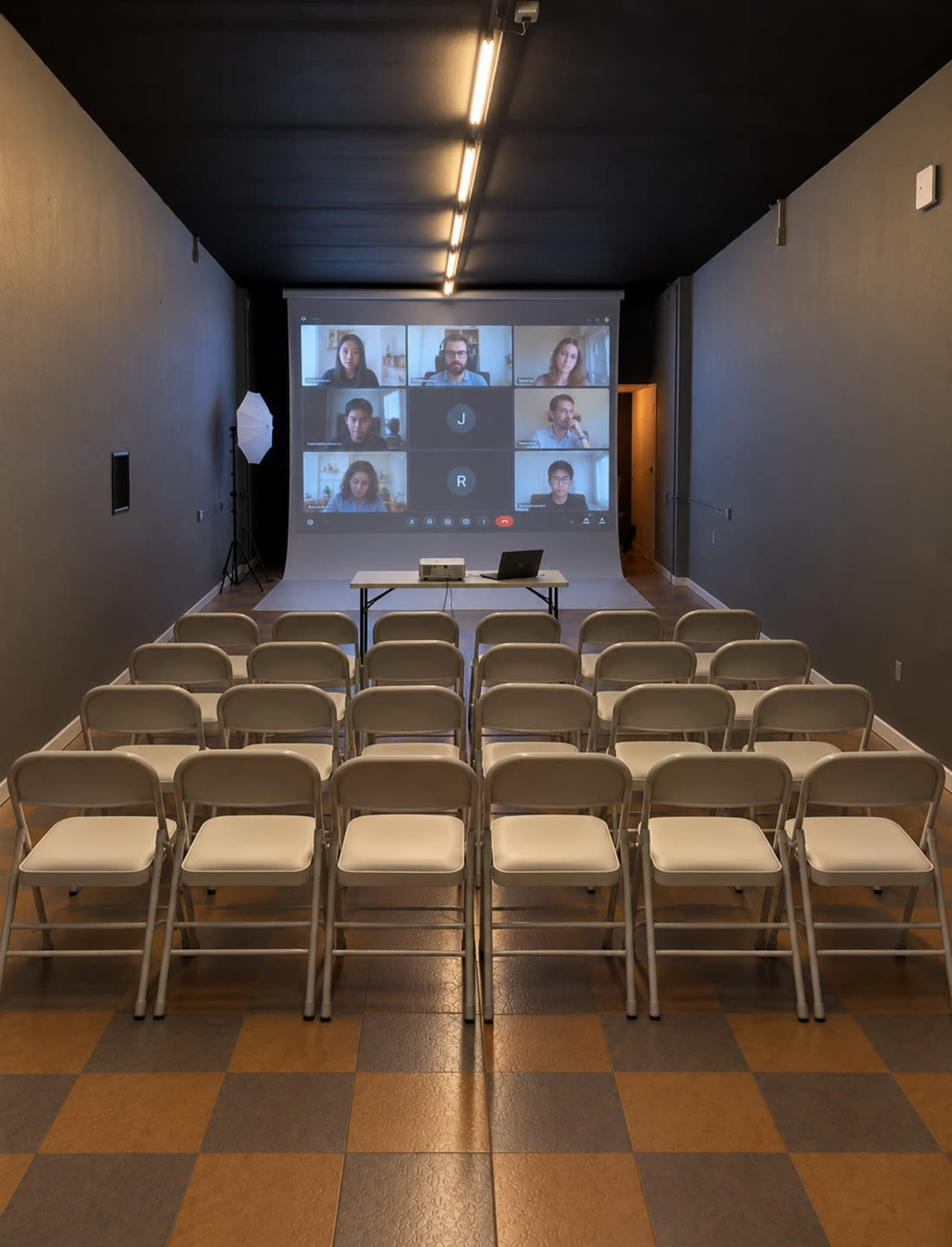 Giga-Speed Wi-Fi Work & Meeting Space | Private Parking Image in Bayview, San Francisco, CA