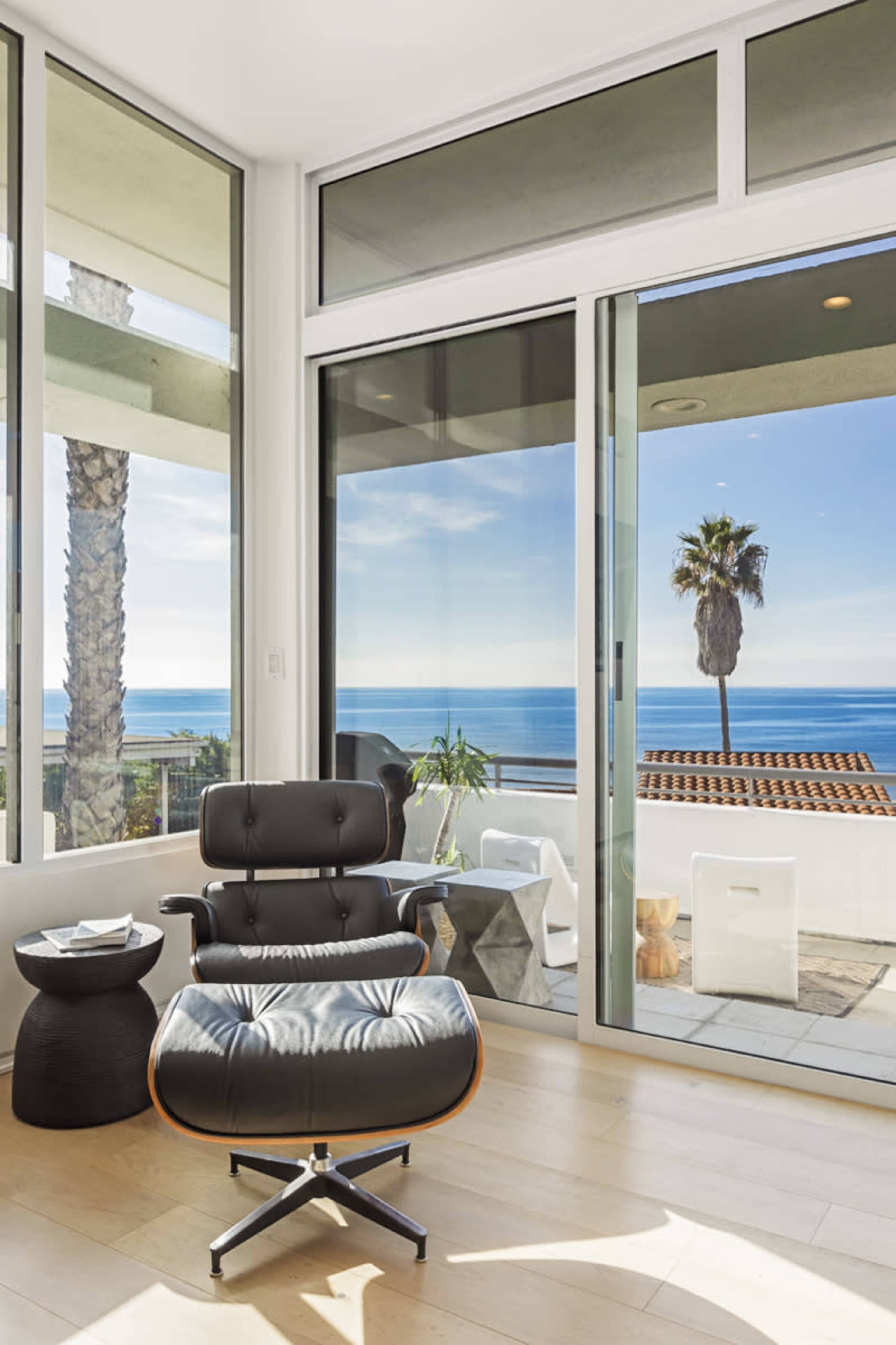 Malibu Contemporary House (Modern with Ocean View) Image in Eastern Malibu, Malibu, CA