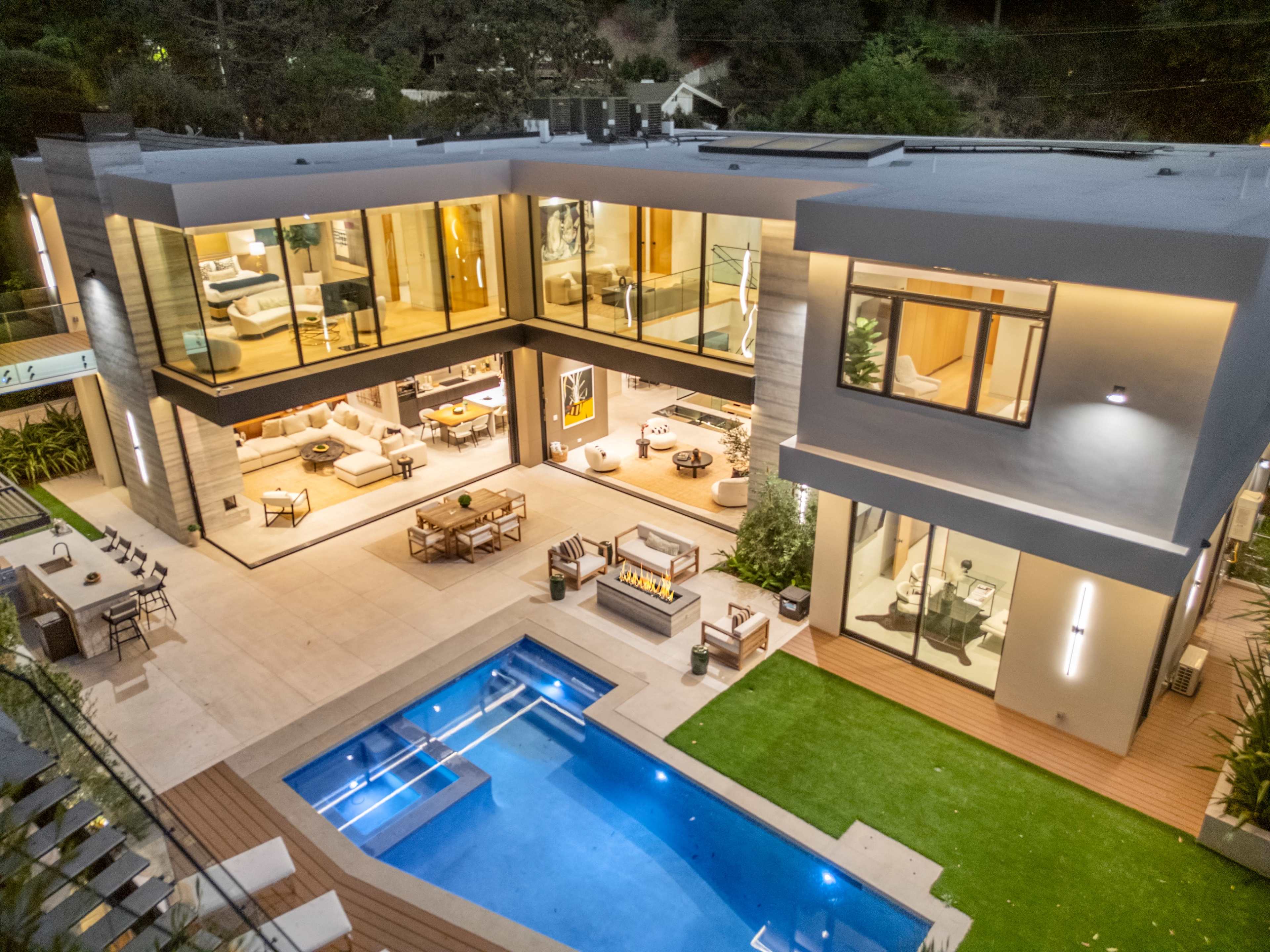 SKYLIT MODERN OASIS: LIGHT, SPACE & STYLE Image in Beverly Crest, Beverly Hills, CA