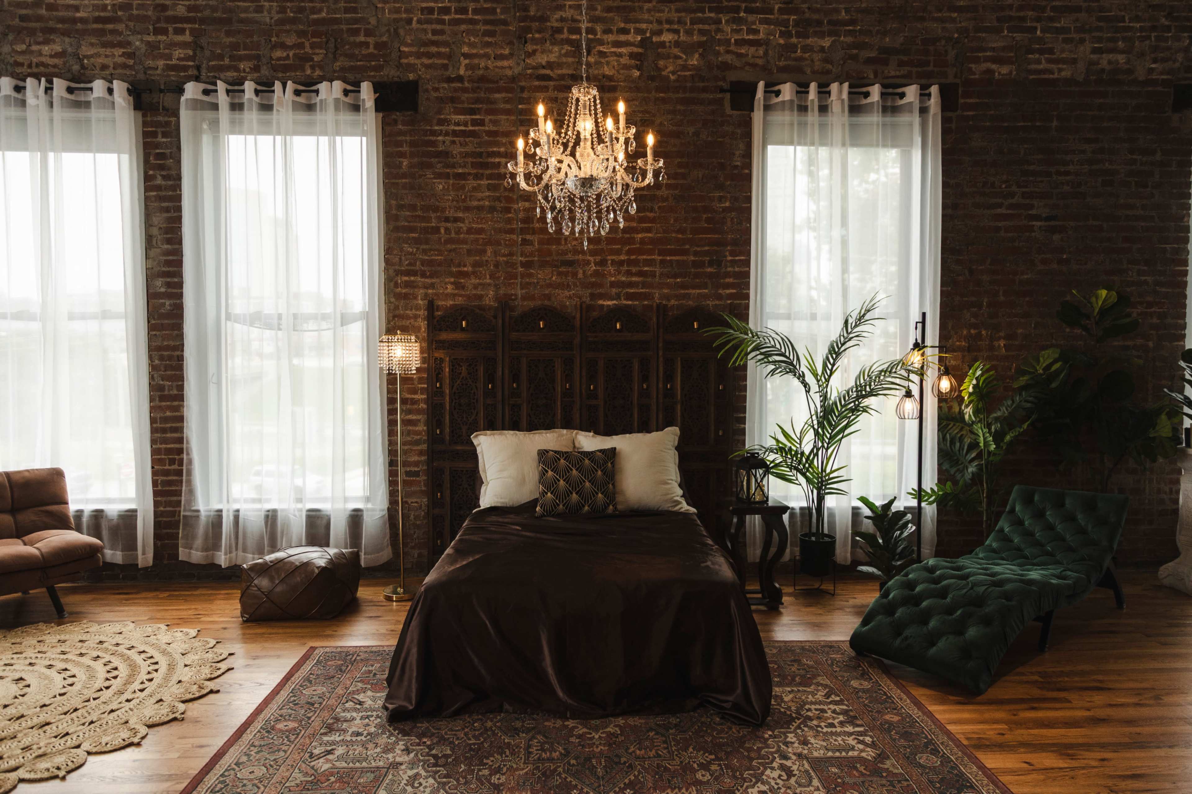 Elegant Photography Studio w/ Natural Light & Blackout Shades Image in River Market, Kansas City, MO