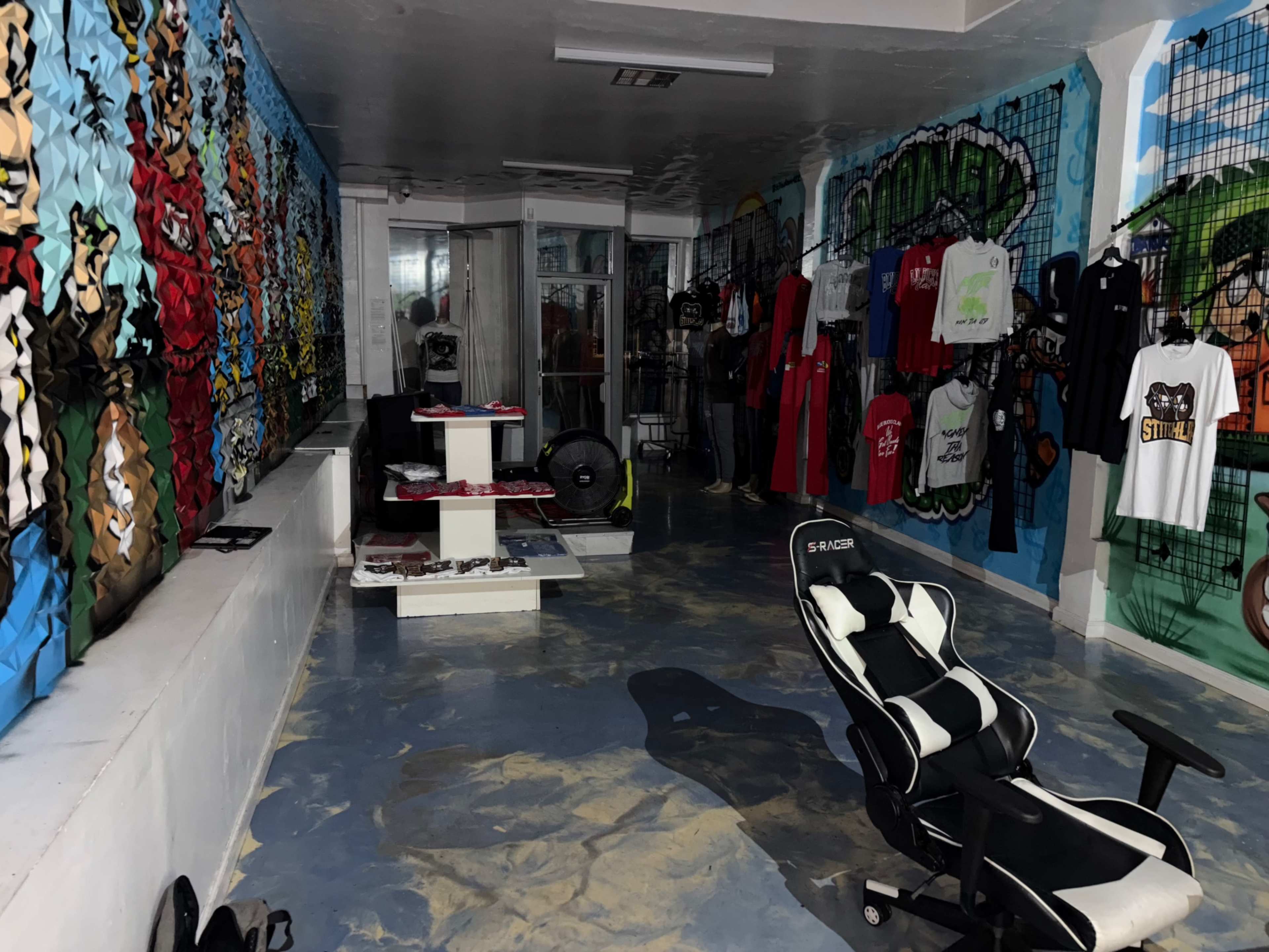 Nice pop up shop venue for small business or small intimate gathering Image in Central LA, Los Angeles, CA
