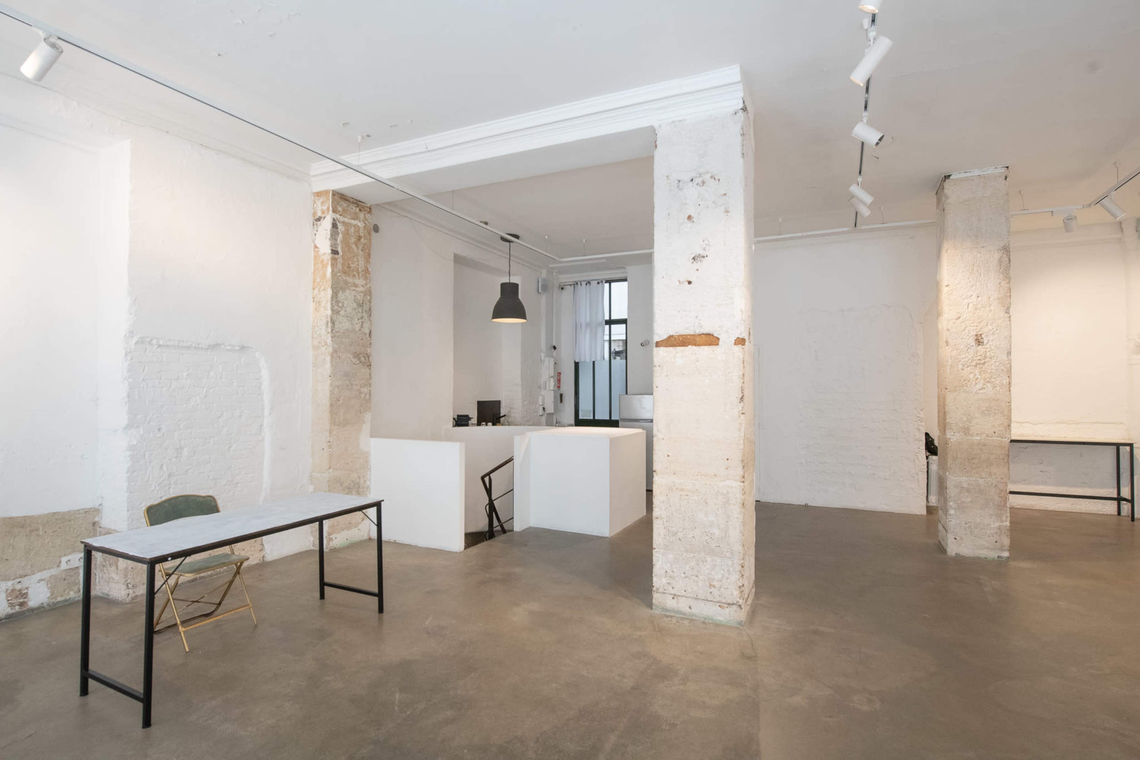 Galerie style industriel sur 2 niveaux, Paris | Event | Peerspace