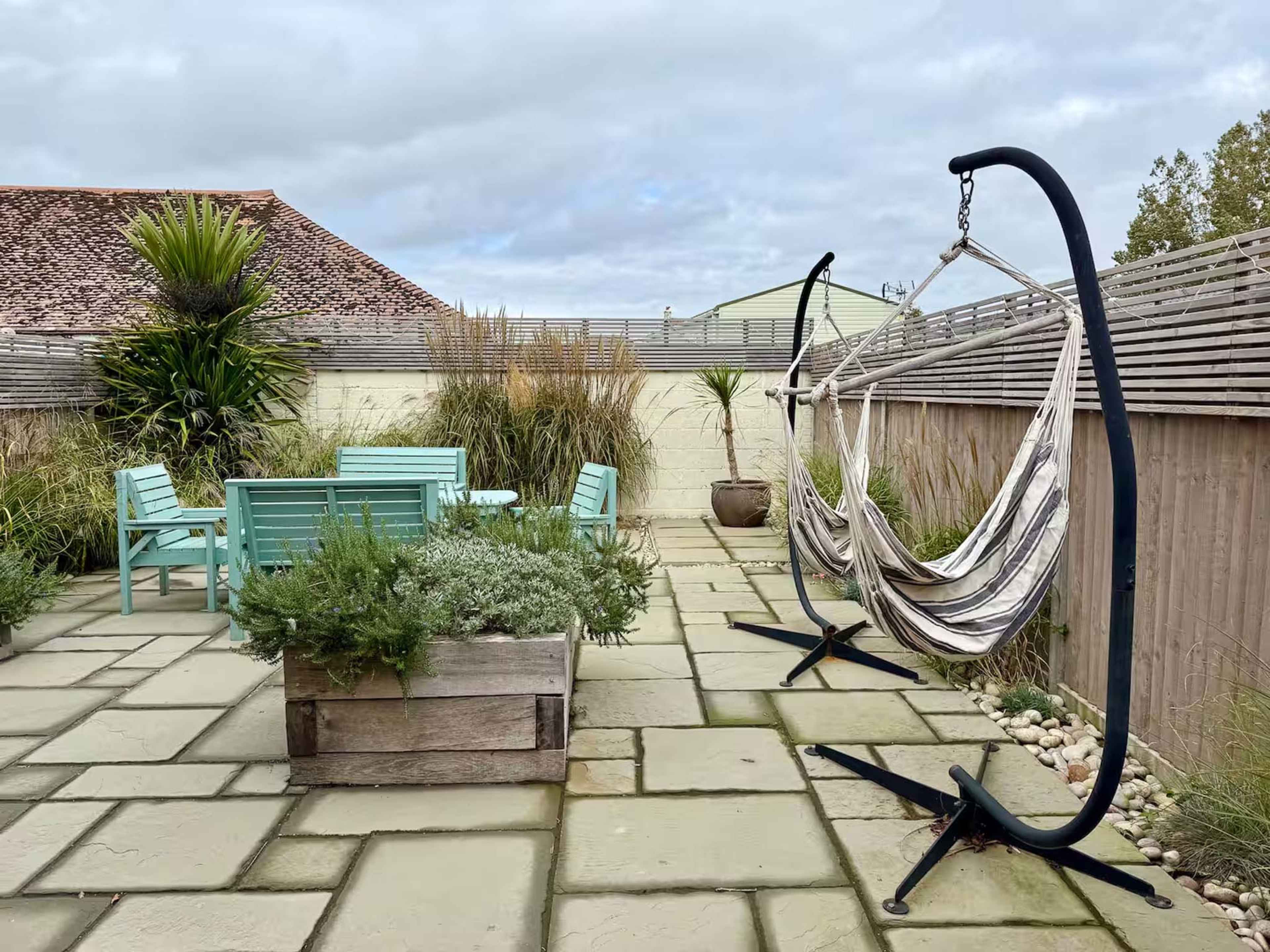 Contemporary Coastal House Image in East Wittering, Bracklesham Bay, ENG